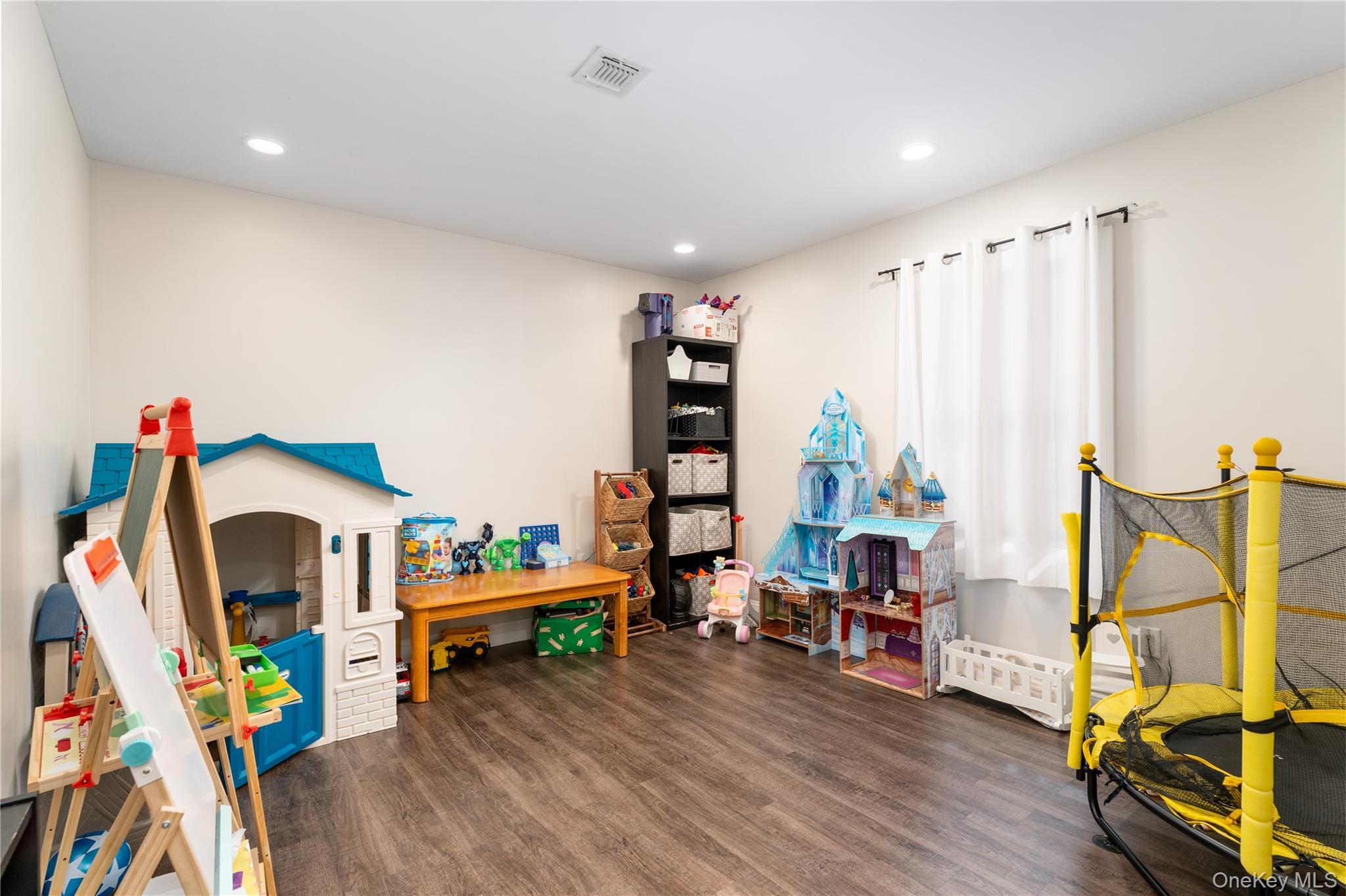Single Family Meadow  Suffolk County, NY 11754, MLS-989141-36