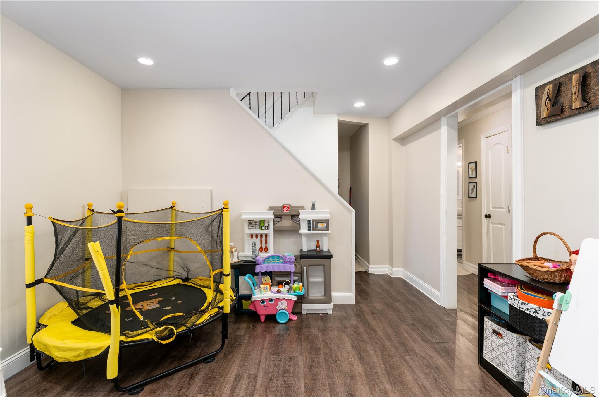 Single Family Meadow  Suffolk County, NY 11754, MLS-989141-37