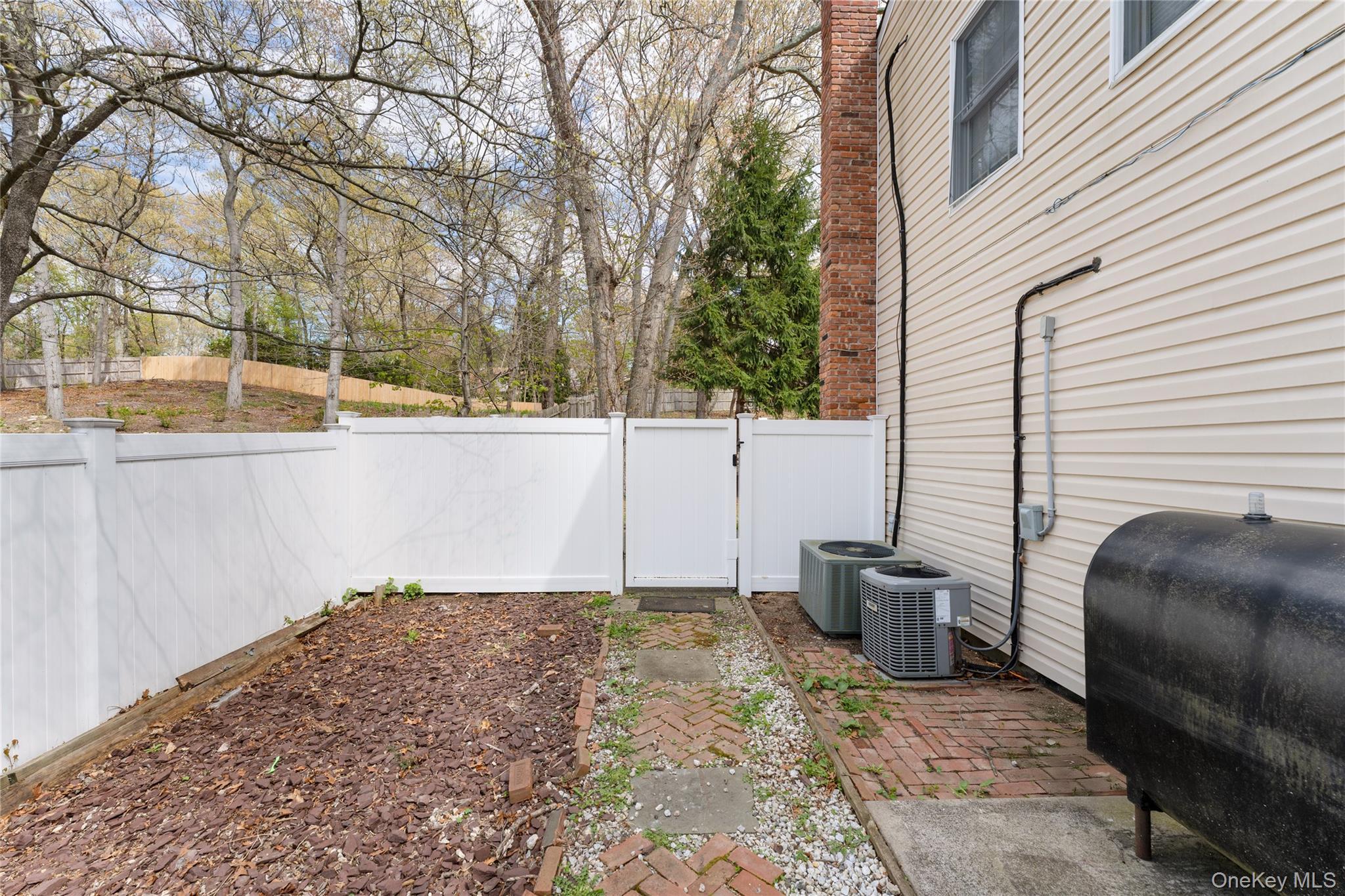 Single Family Meadow  Suffolk County, NY 11754, MLS-989141-6