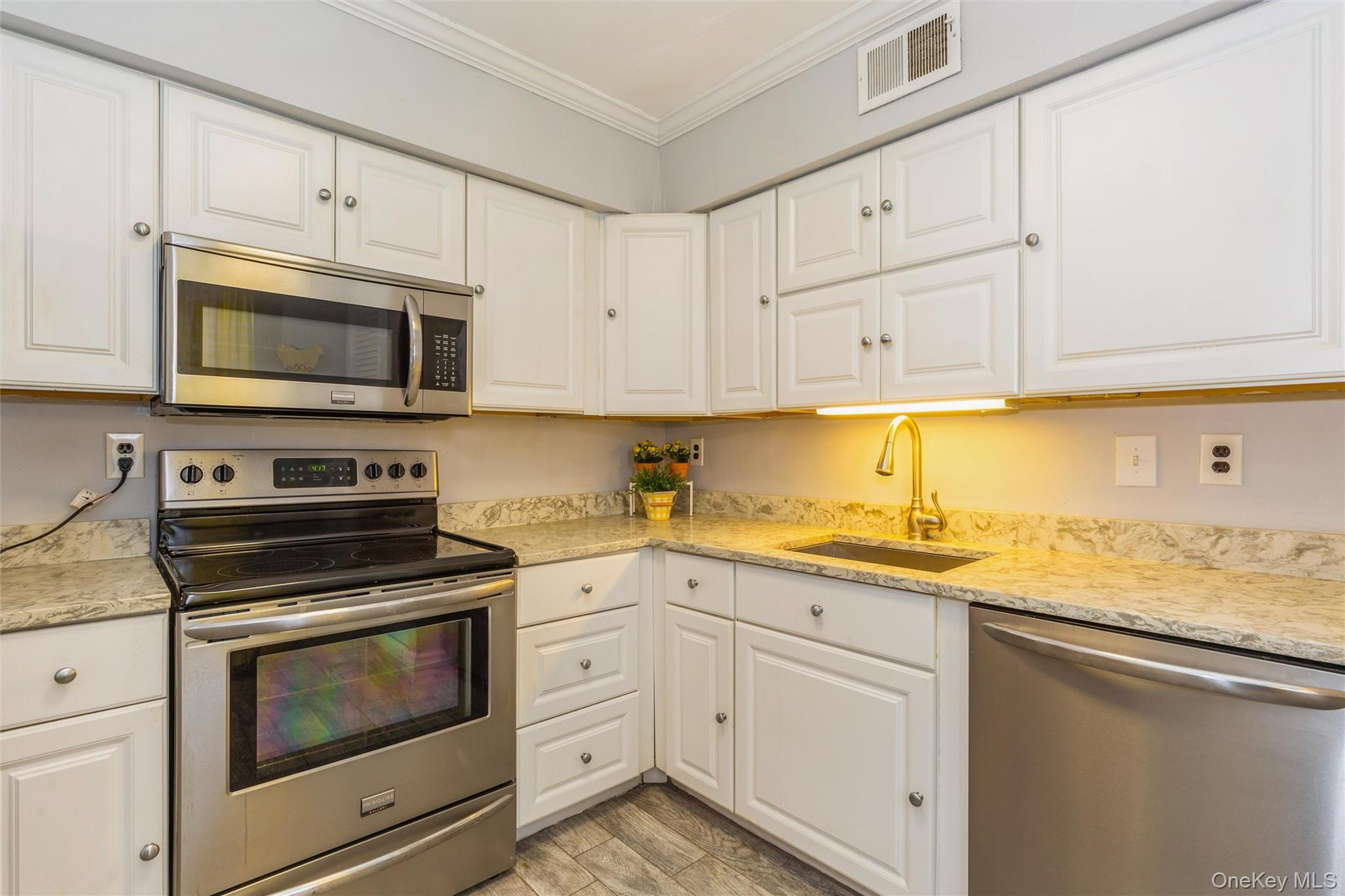 Coop Middle Country  Suffolk County, NY 11727, MLS-989261-6