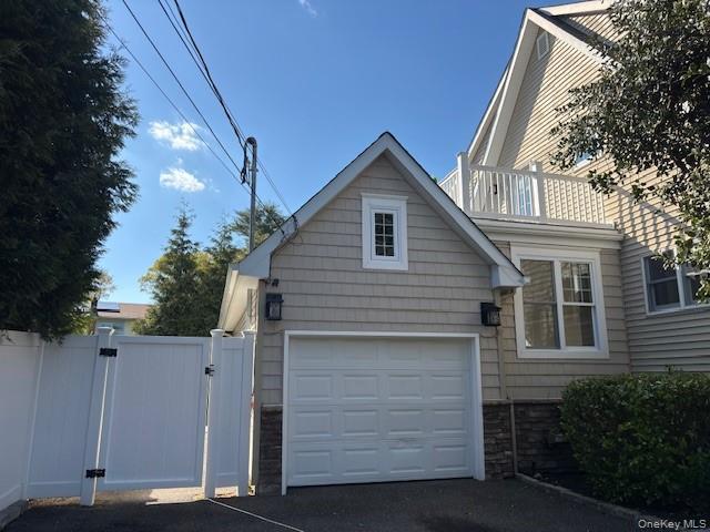 Single Family Broadway Greenlawn  Suffolk County, NY 11743, MLS-989264-30