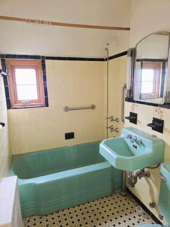 Single Family Waterbury  Bronx, NY 10465, MLS-989283-15