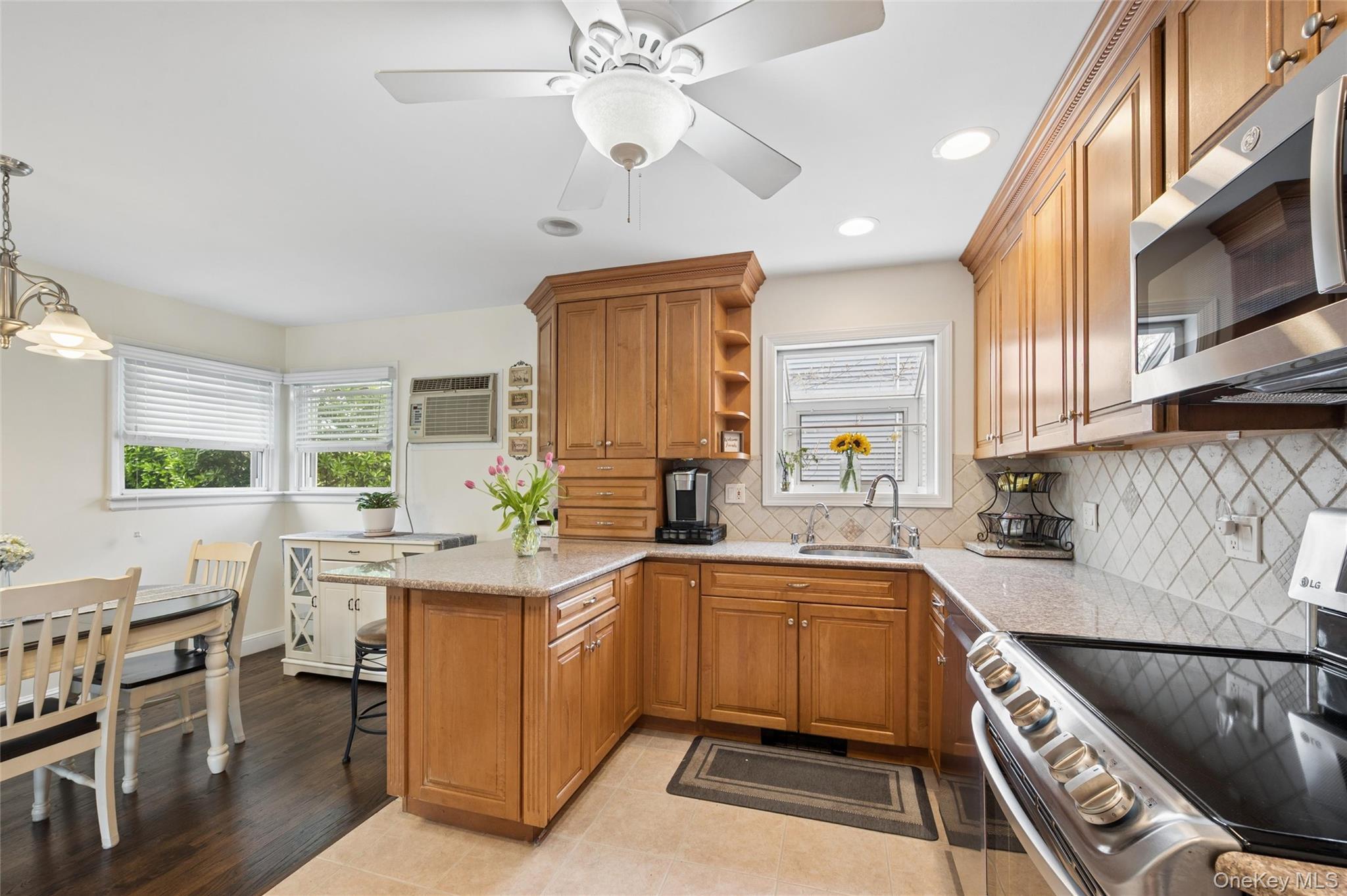 Single Family Violet  Nassau County, NY 11762, MLS-989351-11