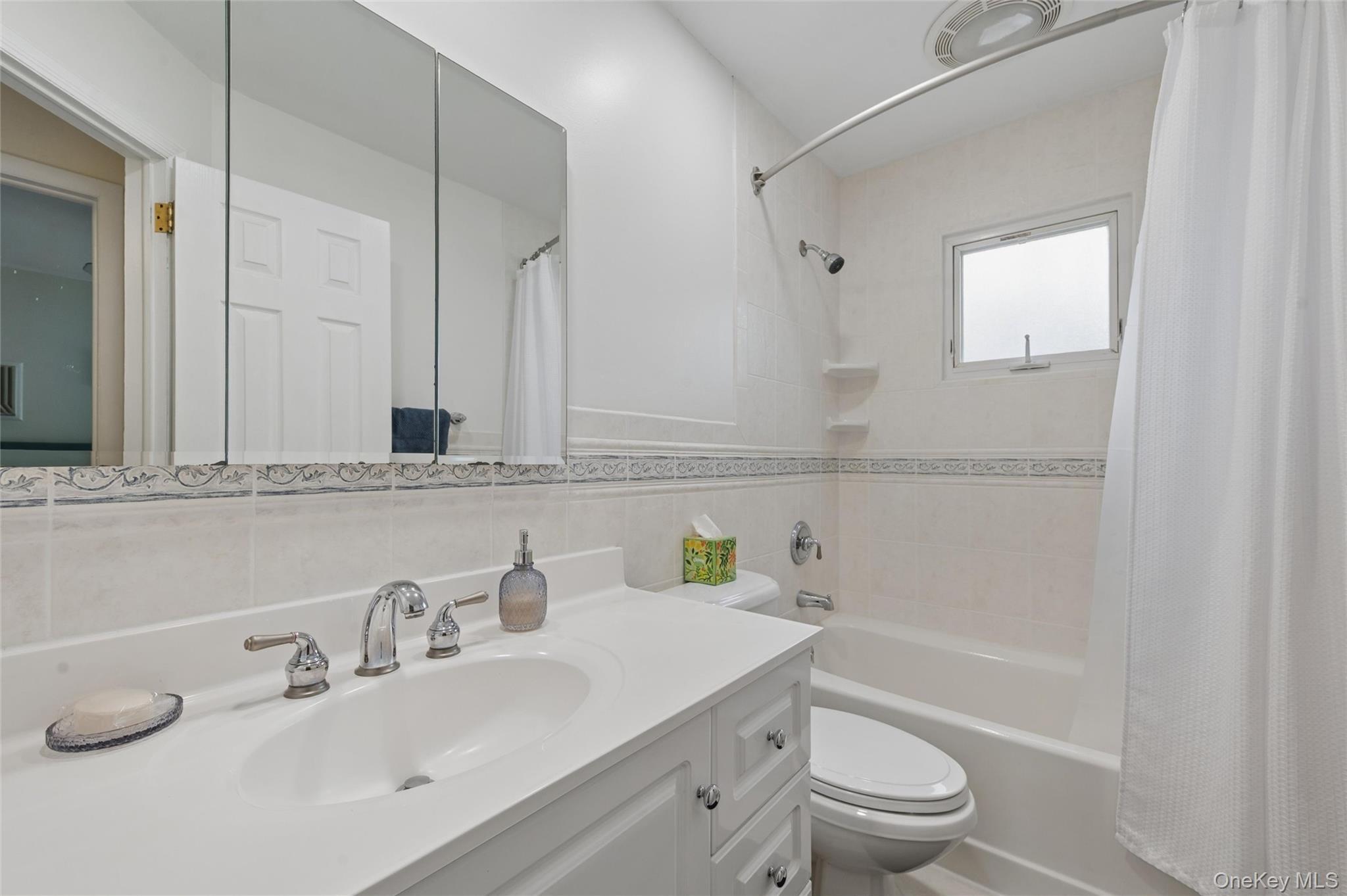 Single Family Violet  Nassau County, NY 11762, MLS-989351-17