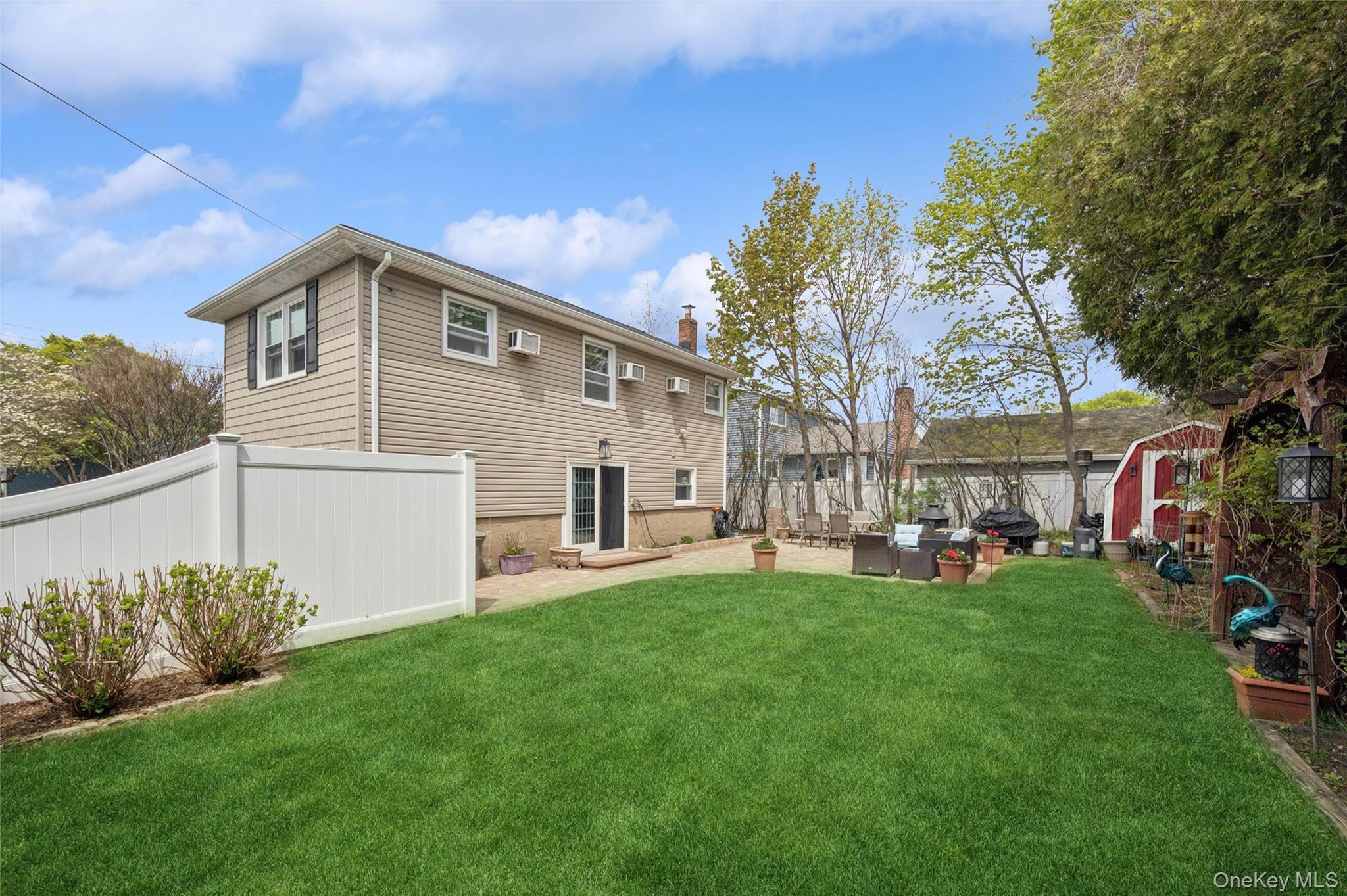 Single Family Violet  Nassau County, NY 11762, MLS-989351-22