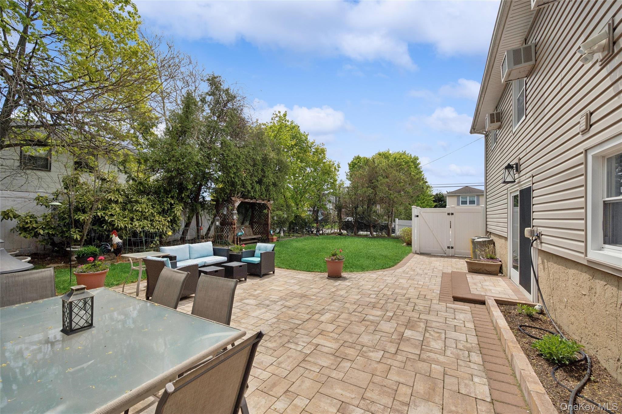 Single Family Violet  Nassau County, NY 11762, MLS-989351-23