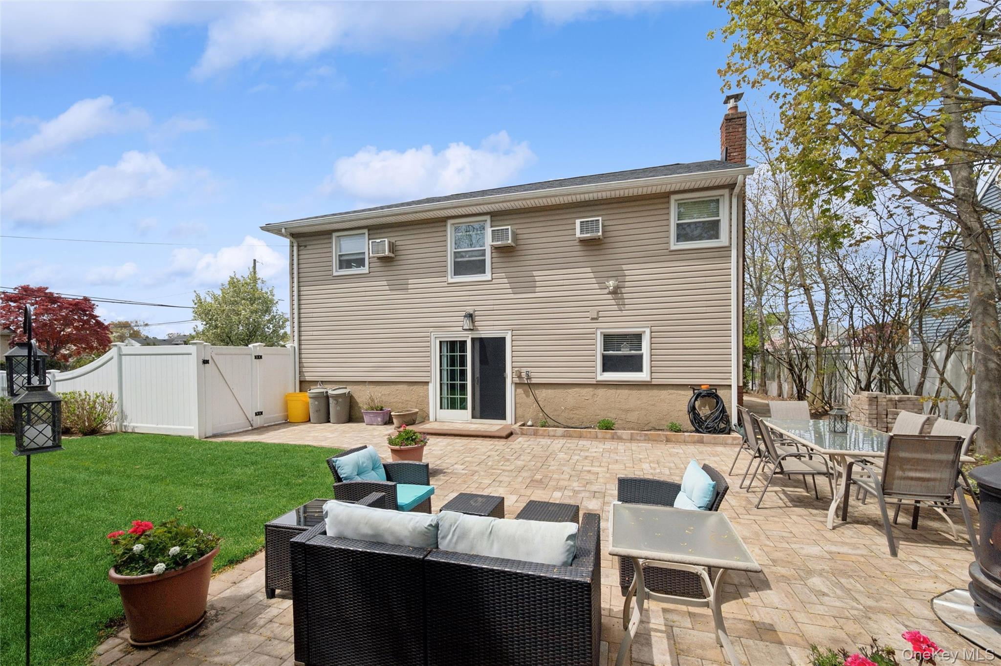 Single Family Violet  Nassau County, NY 11762, MLS-989351-24