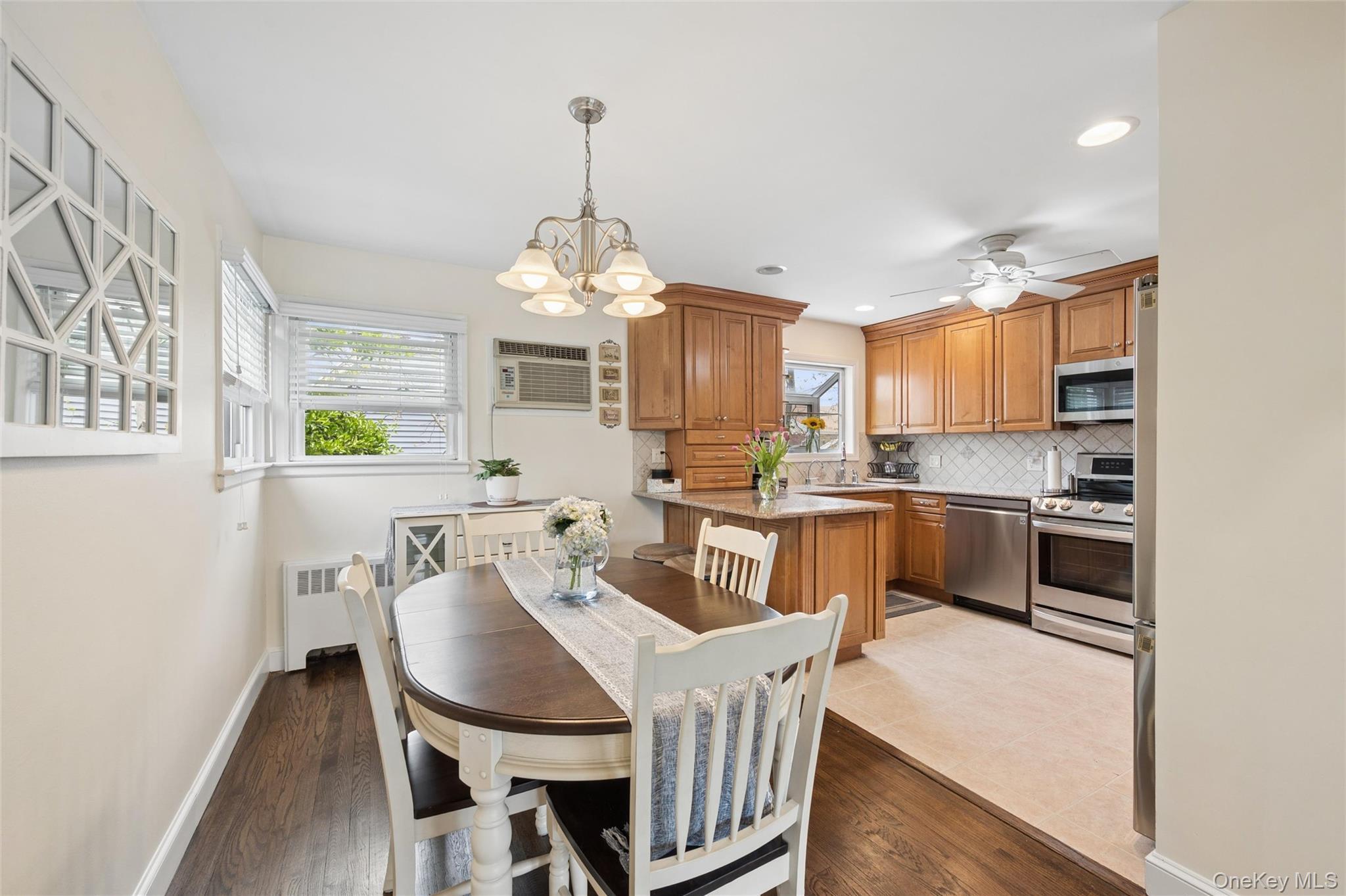 Single Family Violet  Nassau County, NY 11762, MLS-989351-7