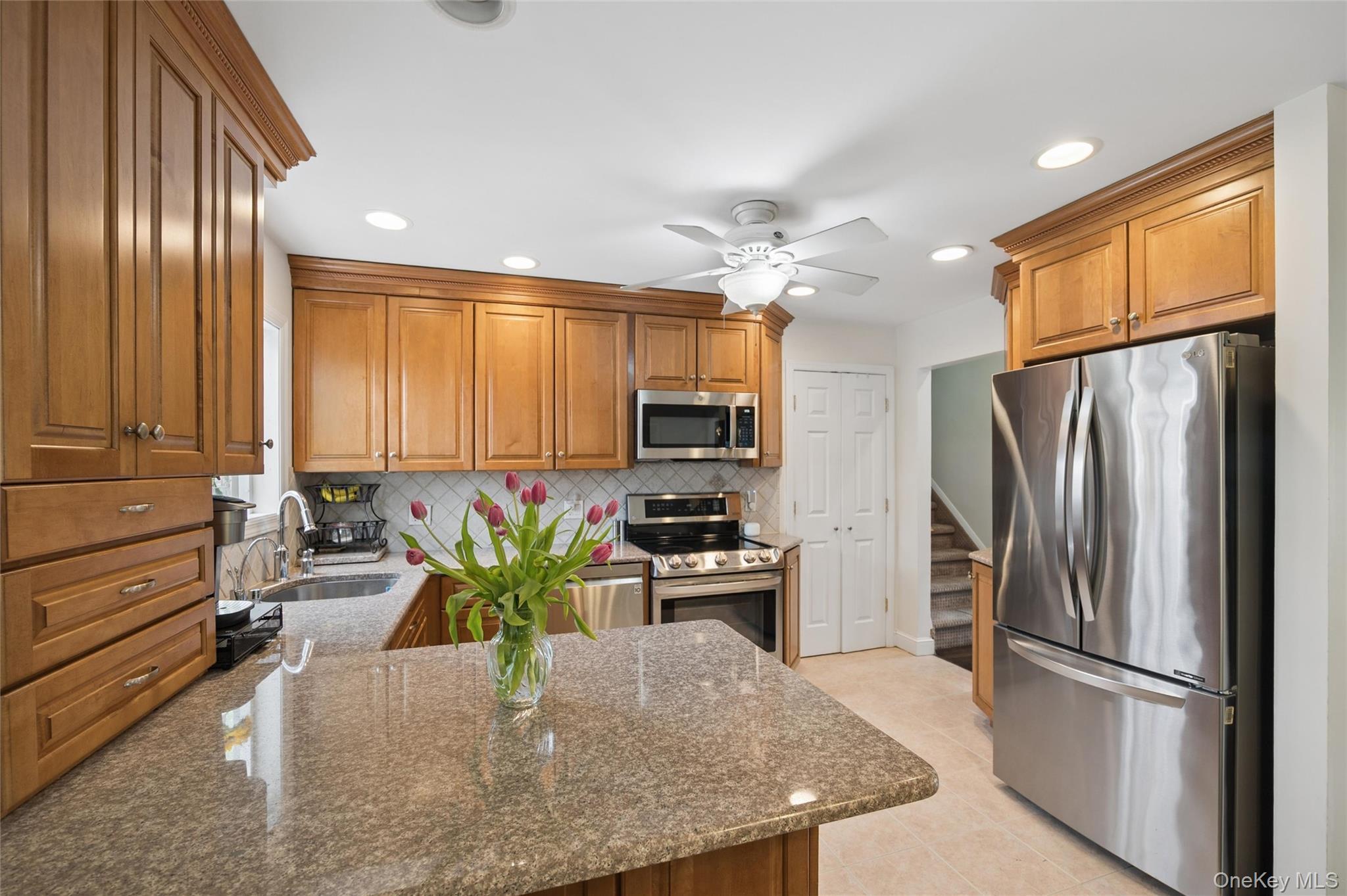 Single Family Violet  Nassau County, NY 11762, MLS-989351-9