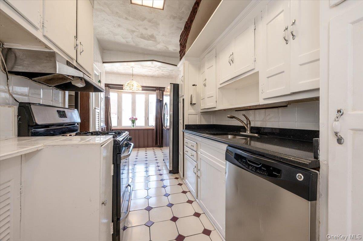 Single Family 227th  Queens, NY 11413, MLS-989354-6