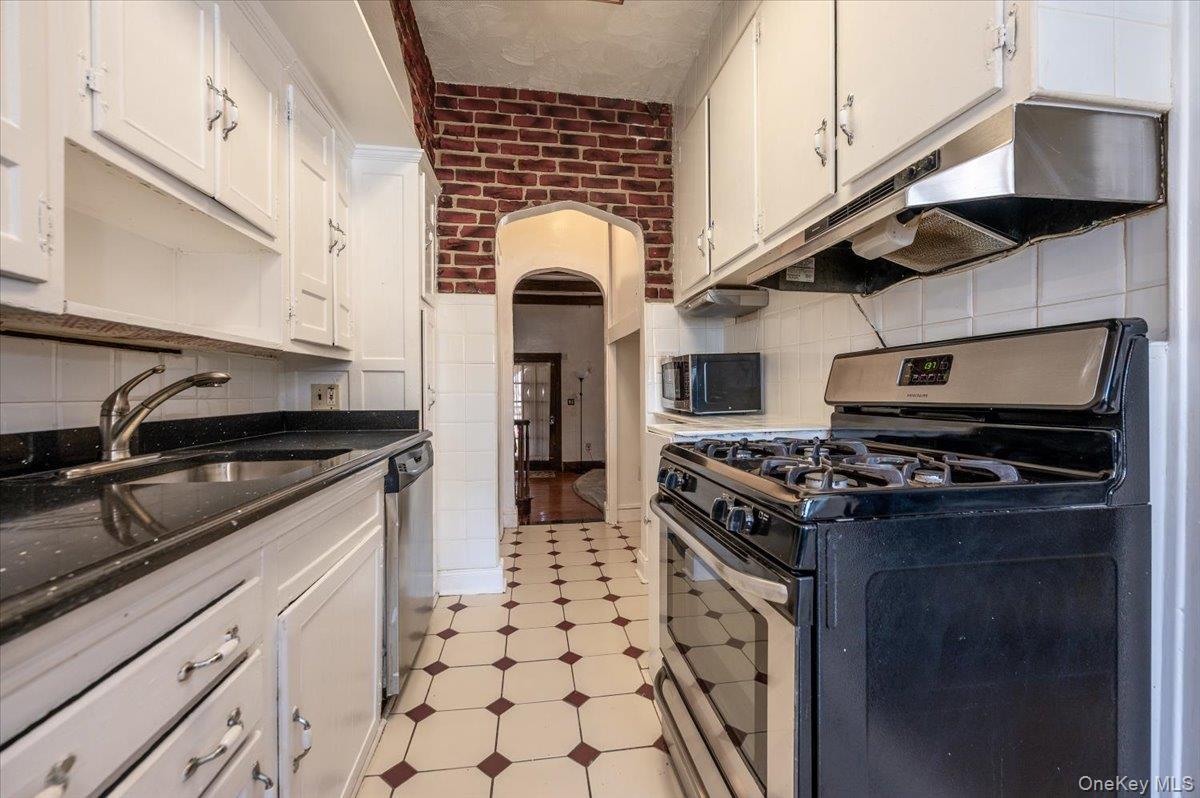 Single Family 227th  Queens, NY 11413, MLS-989354-8