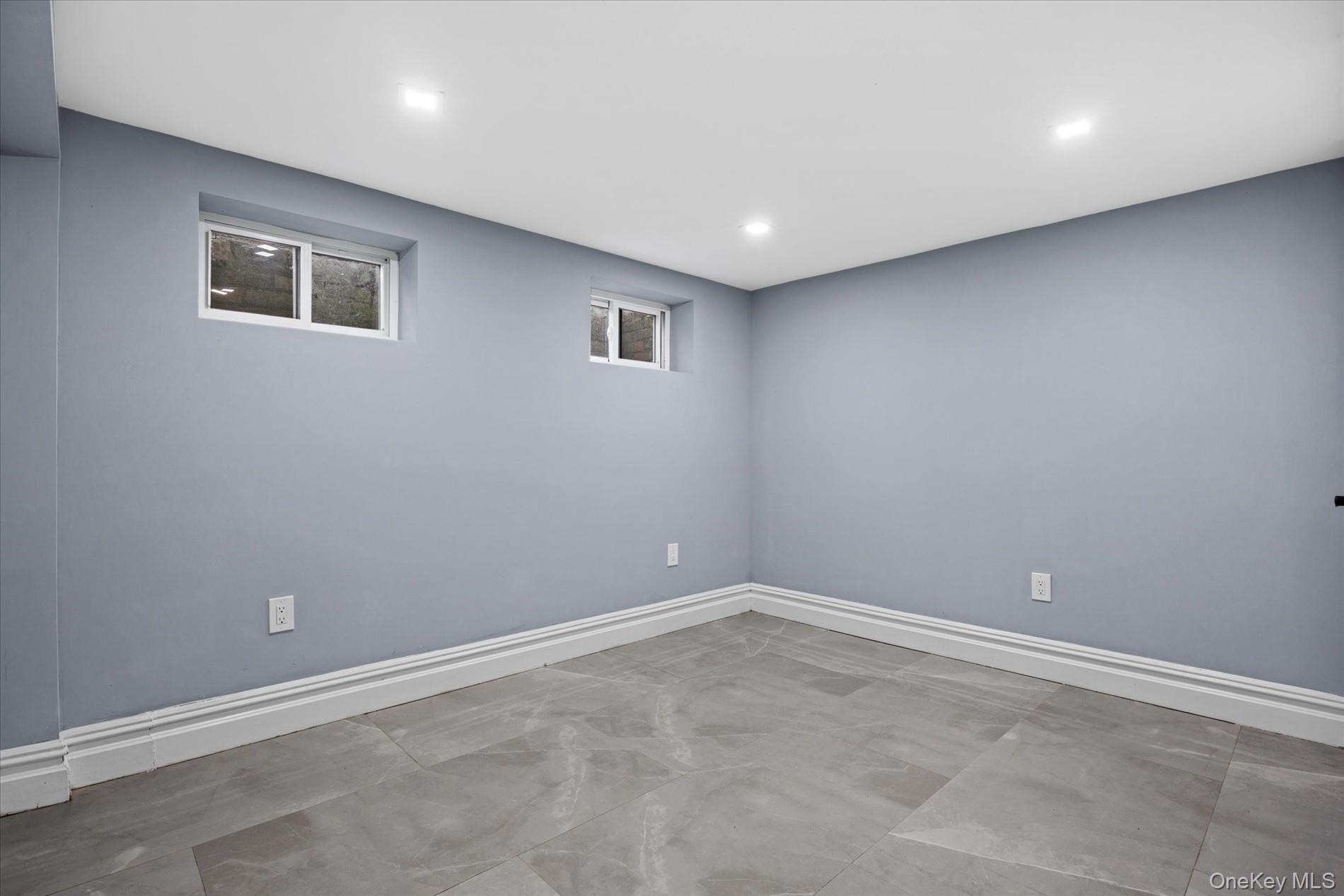Single Family Brook Lane Nassau County, NY 11023, MLS-989357-30