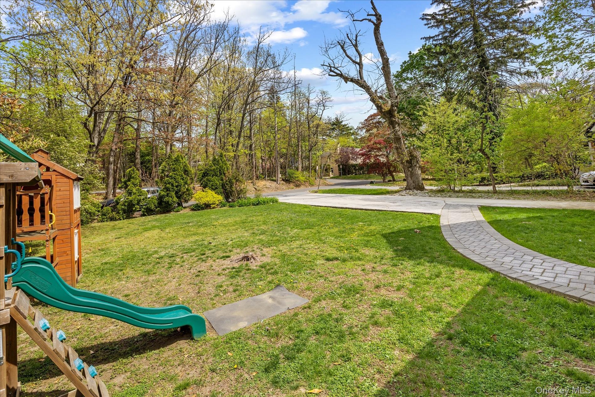 Single Family Brook Lane Nassau County, NY 11023, MLS-989357-39