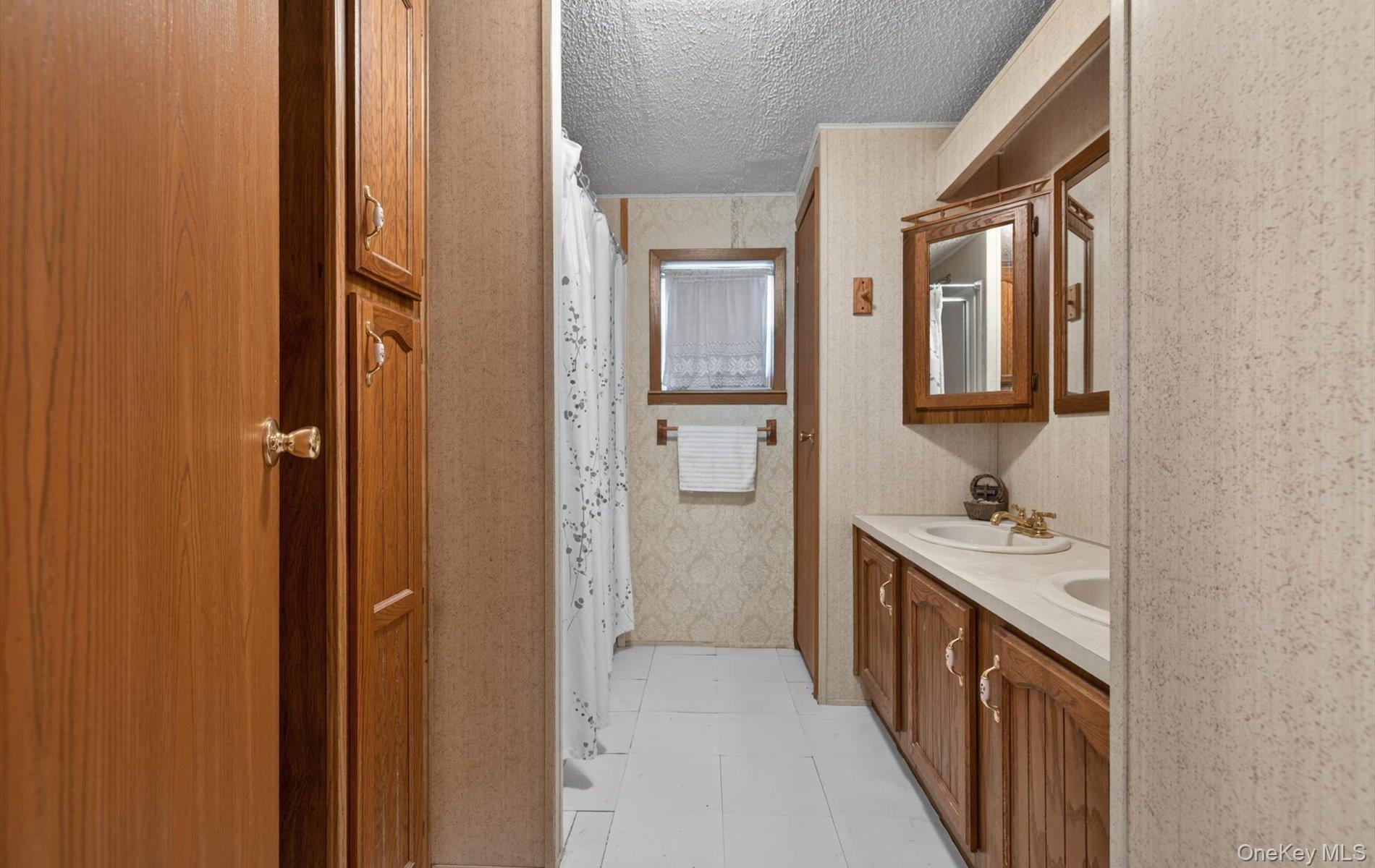 Single Family Fresh Pond Suffolk County, NY 11933, MLS-989474-19
