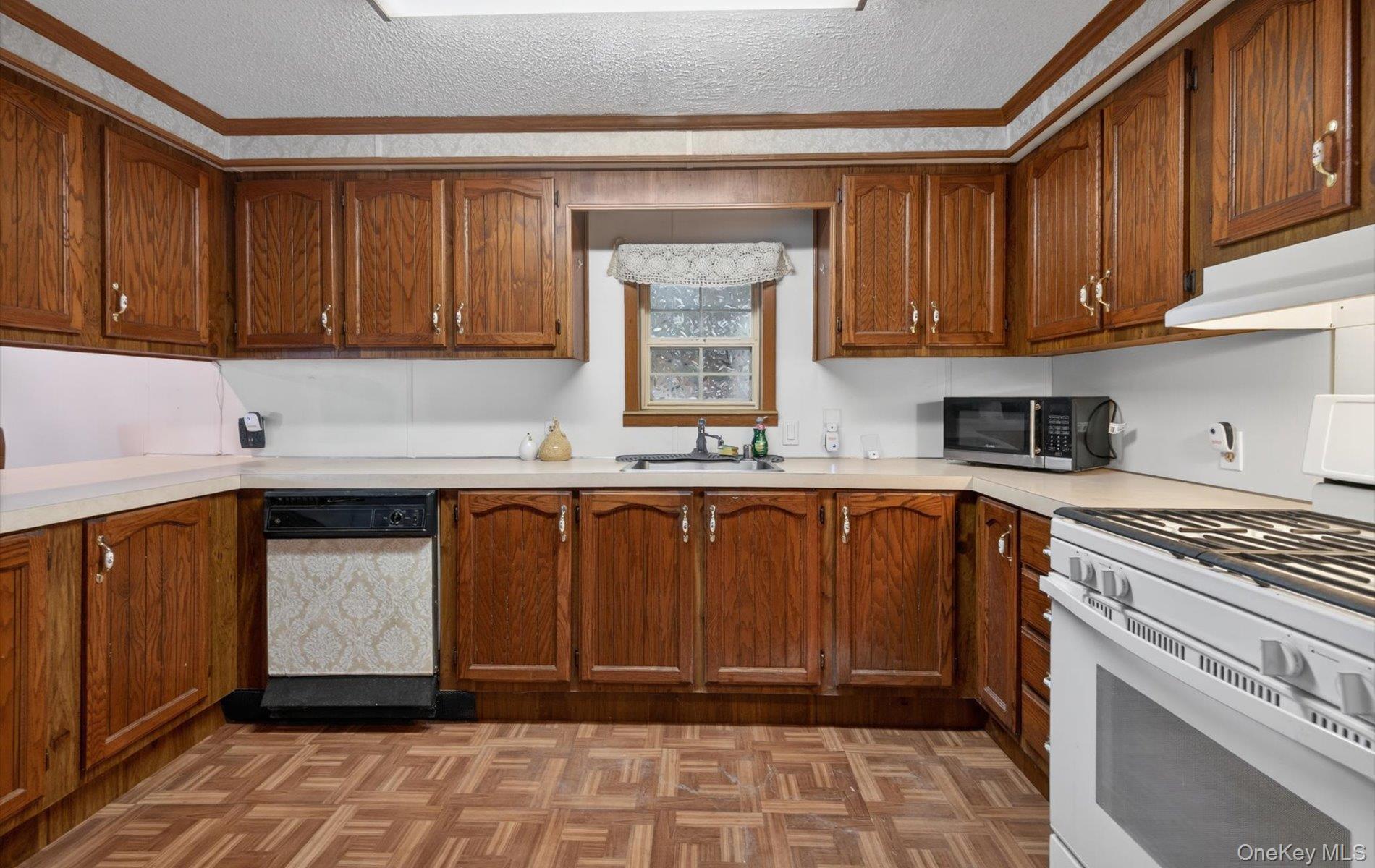 Single Family Fresh Pond Suffolk County, NY 11933, MLS-989474-8