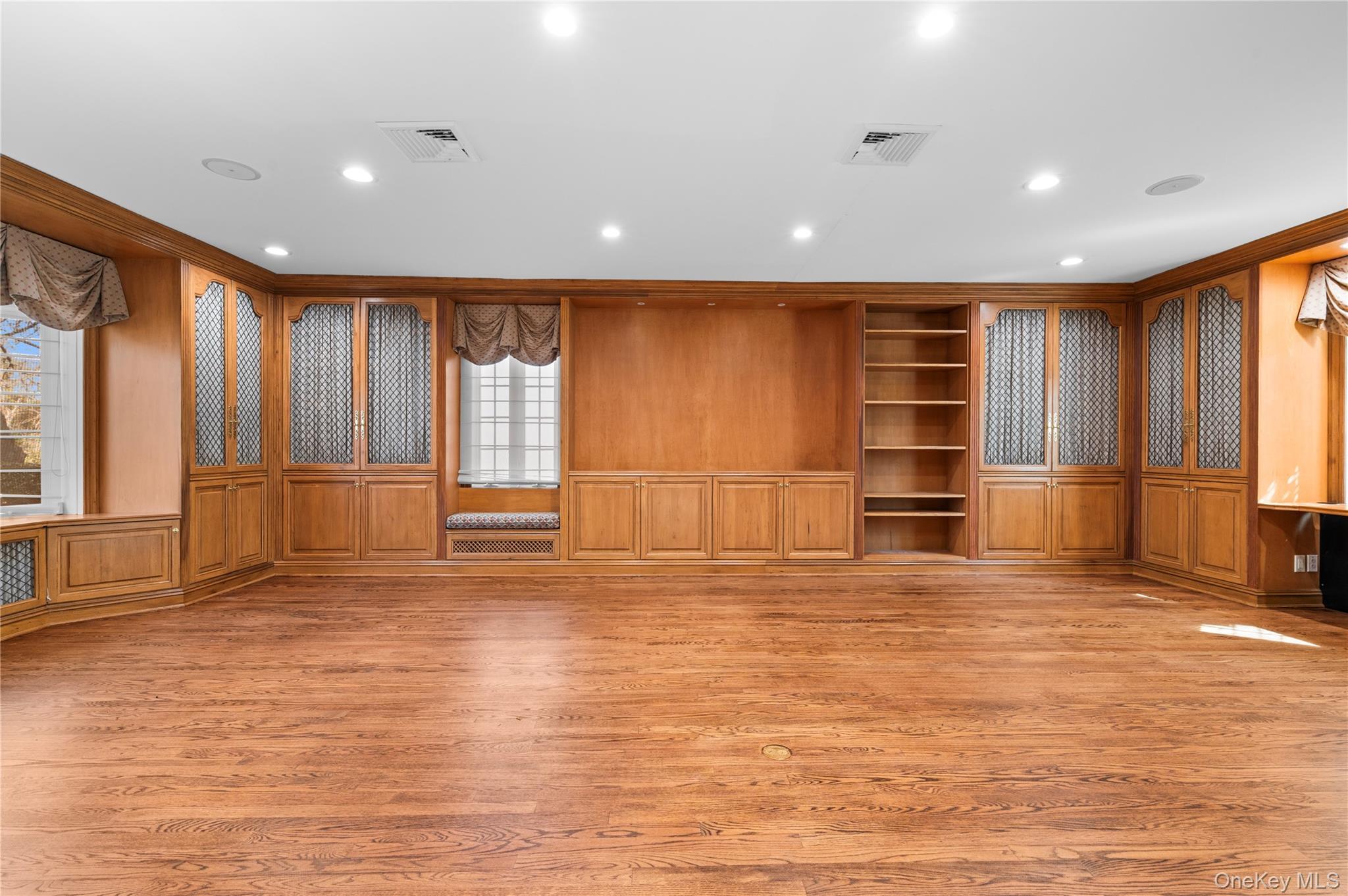 Single Family Hickory Hill  Nassau County, NY 11576, MLS-989479-10