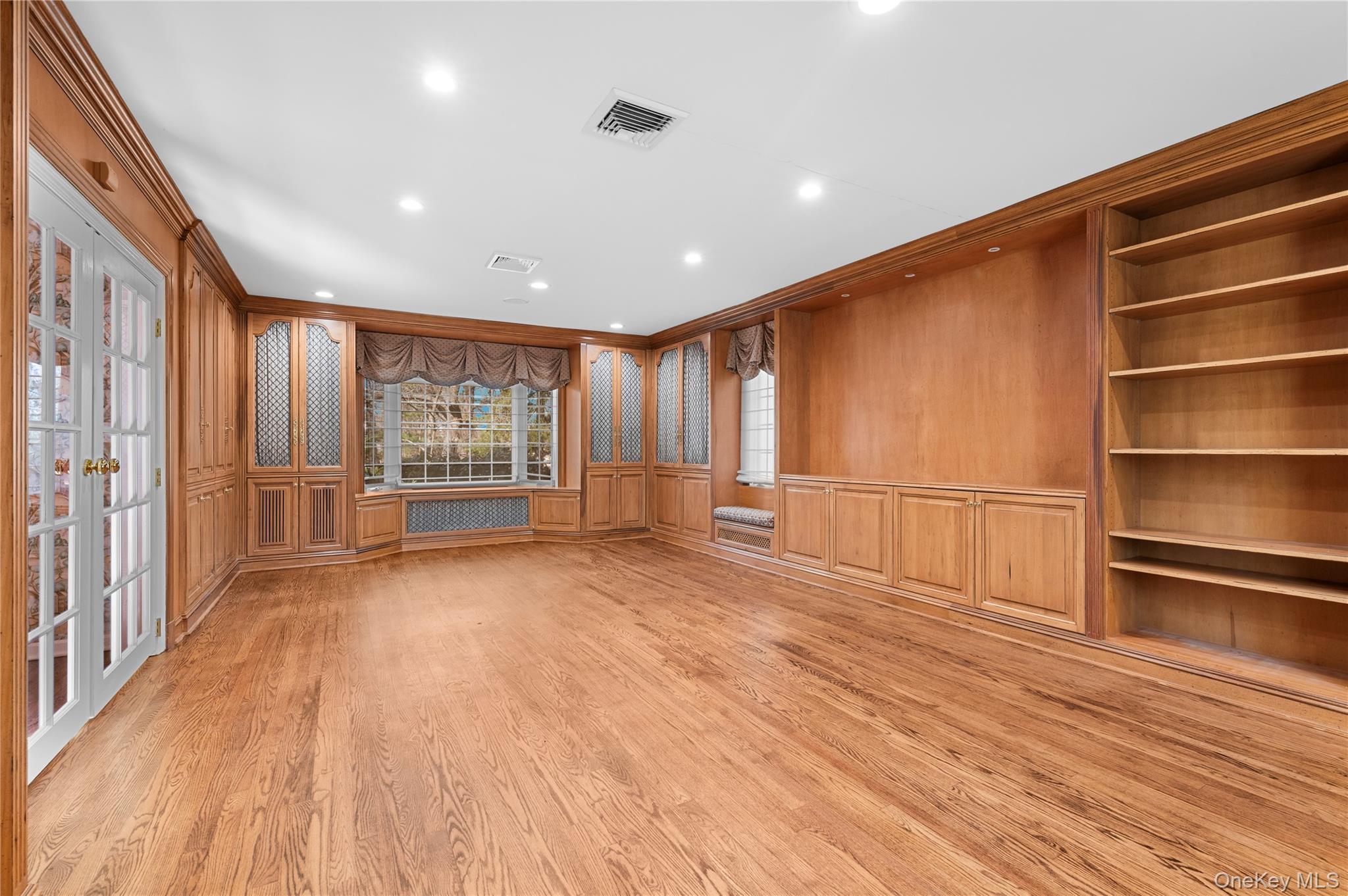 Single Family Hickory Hill  Nassau County, NY 11576, MLS-989479-12