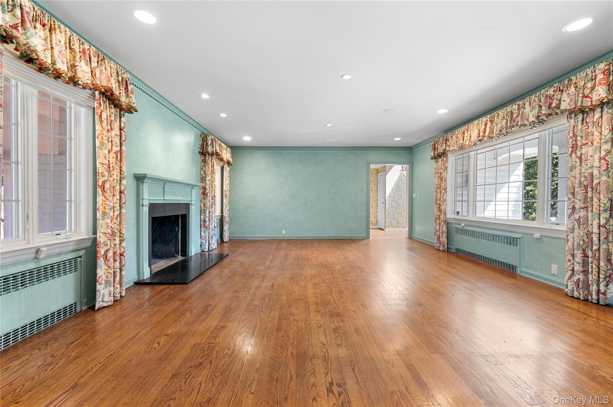 Single Family Hickory Hill  Nassau County, NY 11576, MLS-989479-5