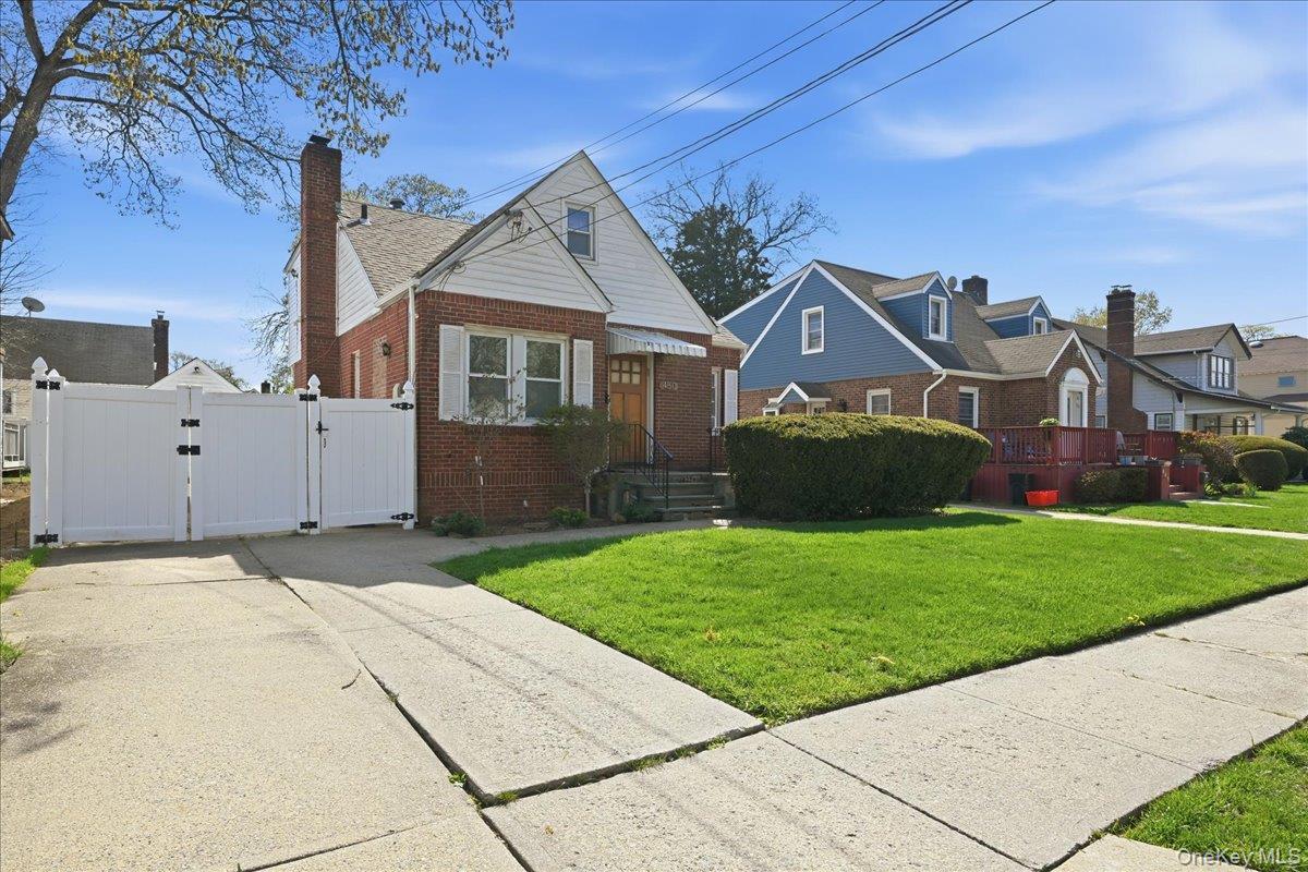 Single Family Linden  Nassau County, NY 11552, MLS-989549-2