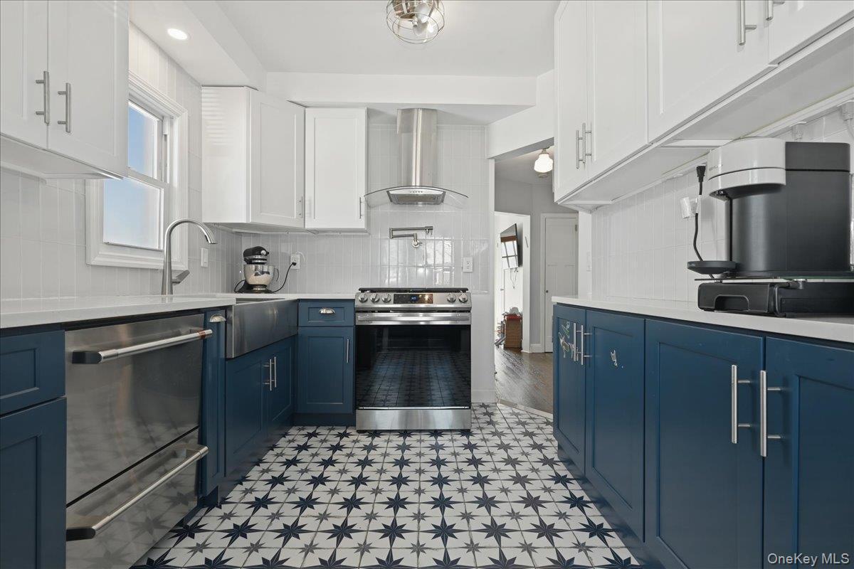 Single Family Linden  Nassau County, NY 11552, MLS-989549-5