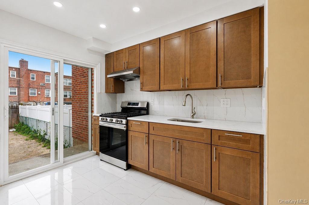 Single Family Fresh Meadow Queens, NY 11365, MLS-989565-11