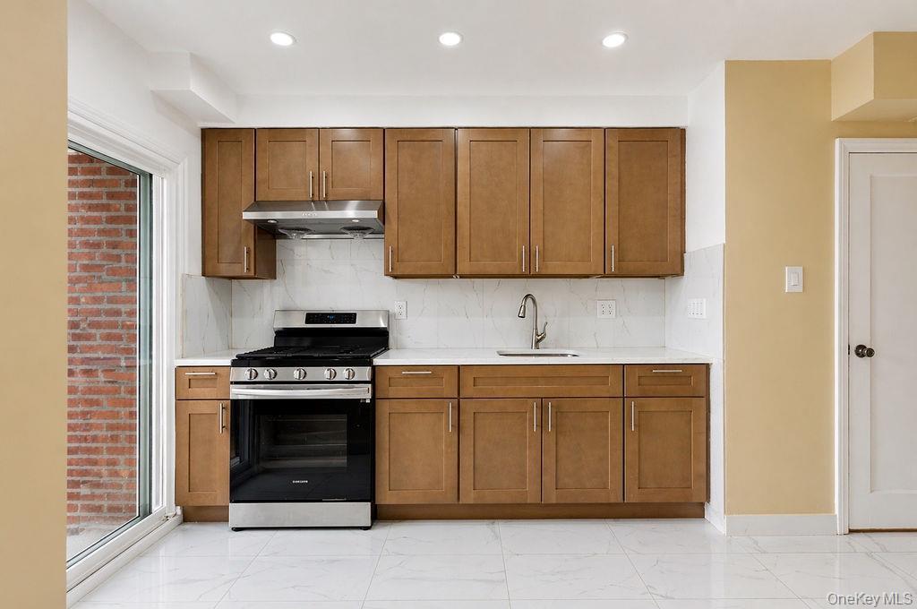 Single Family Fresh Meadow Queens, NY 11365, MLS-989565-12