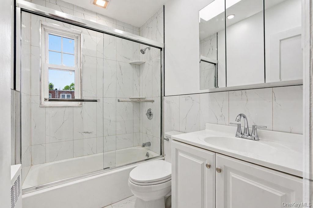 Single Family Fresh Meadow Queens, NY 11365, MLS-989565-18