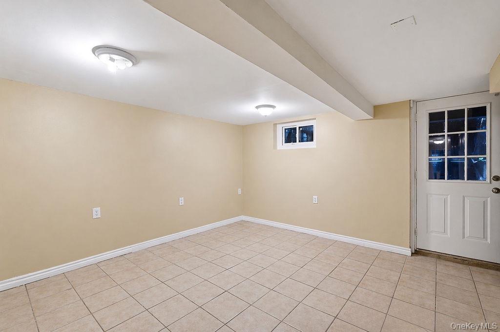 Single Family Fresh Meadow Queens, NY 11365, MLS-989565-25