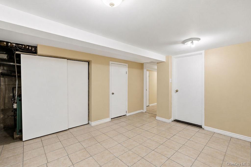 Single Family Fresh Meadow Queens, NY 11365, MLS-989565-26