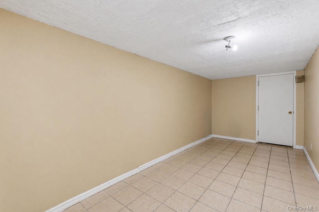 Single Family Fresh Meadow Queens, NY 11365, MLS-989565-27