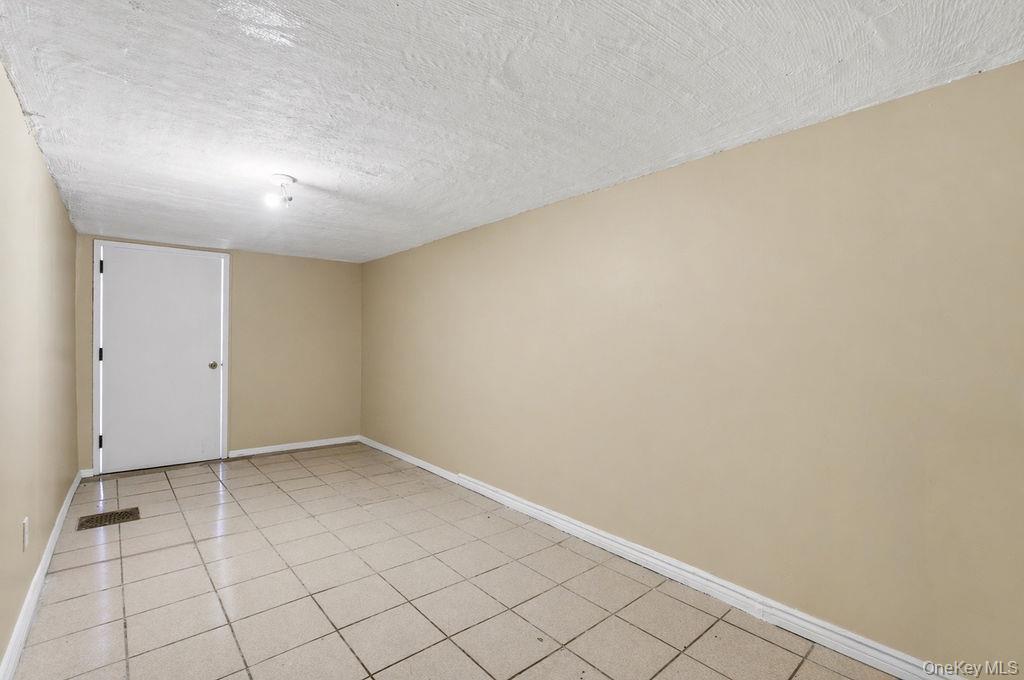 Single Family Fresh Meadow Queens, NY 11365, MLS-989565-28