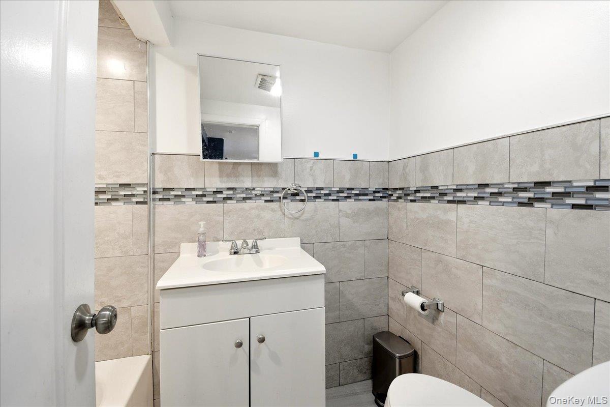 Single Family Ely  Bronx, NY 10469, MLS-989577-13