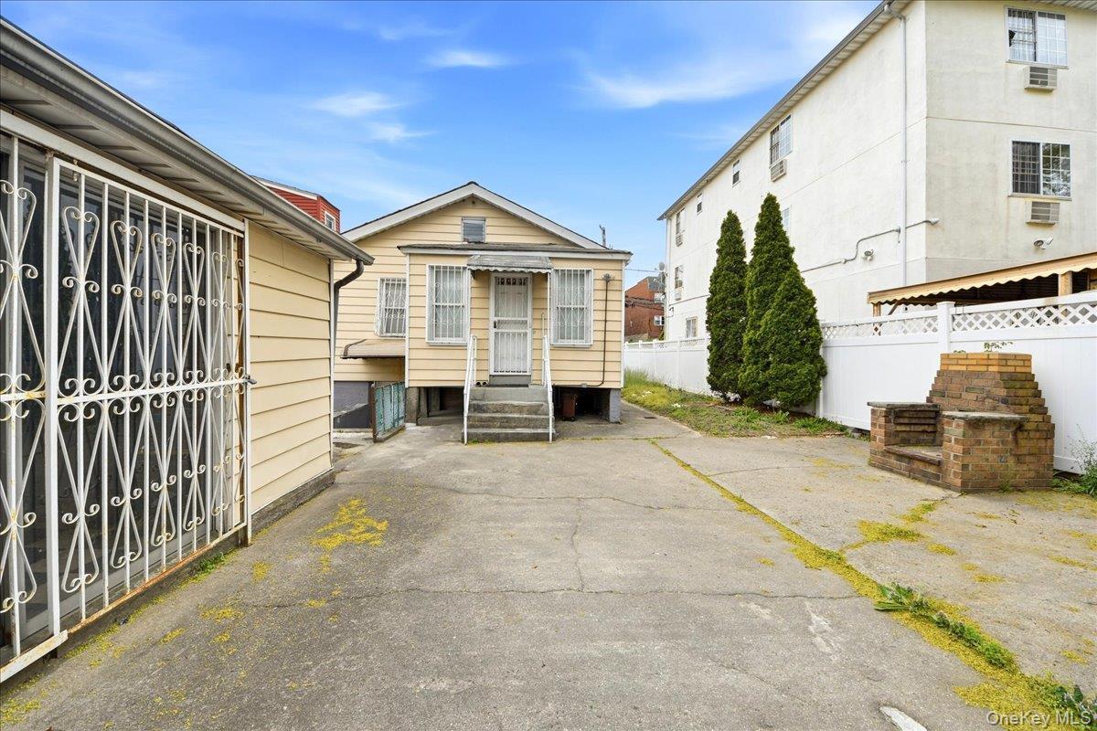 Single Family Ely  Bronx, NY 10469, MLS-989577-18