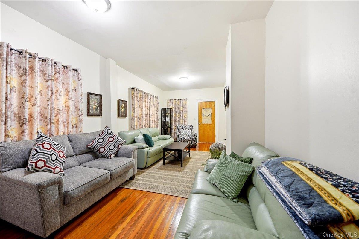 Single Family Ely  Bronx, NY 10469, MLS-989577-4