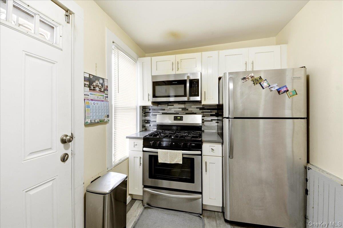 Single Family Ely  Bronx, NY 10469, MLS-989577-6