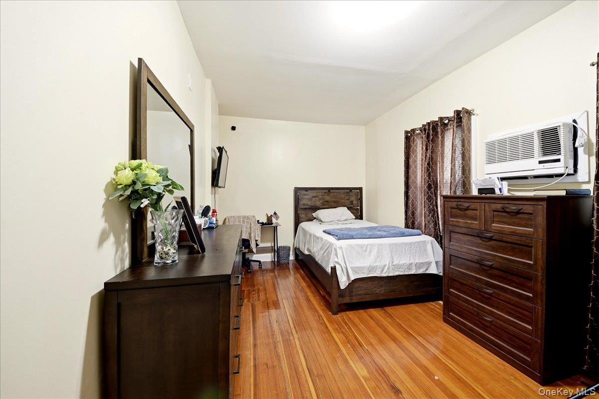 Single Family Ely  Bronx, NY 10469, MLS-989577-8