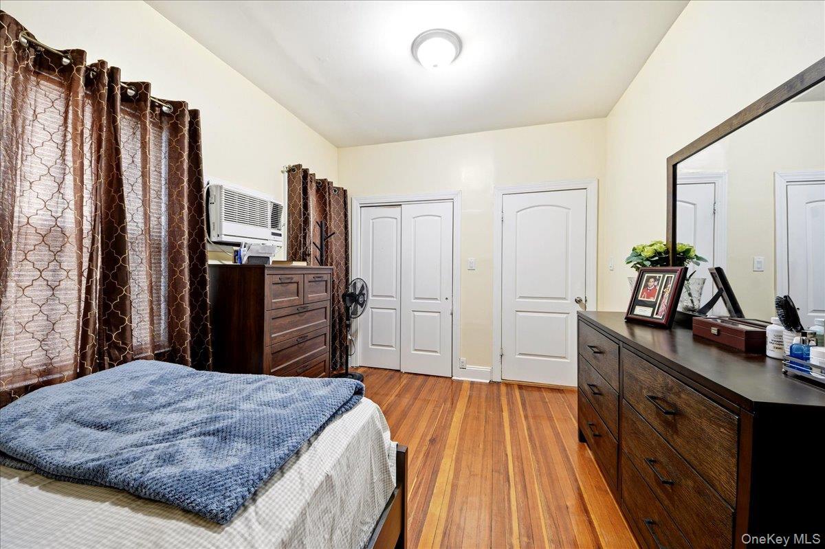 Single Family Ely  Bronx, NY 10469, MLS-989577-9