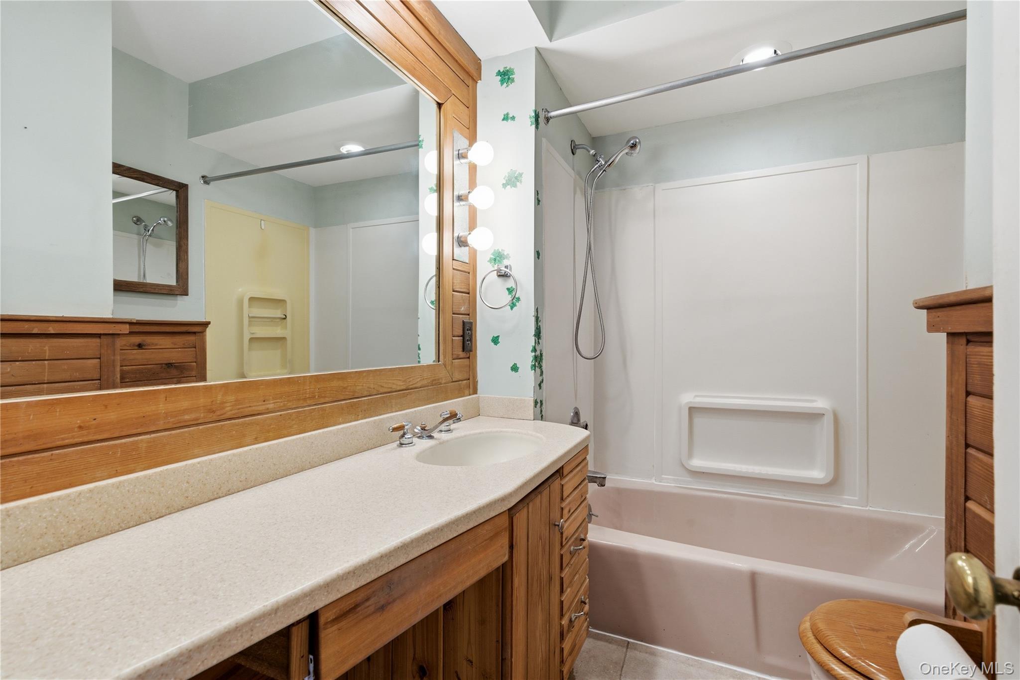 Single Family Central  Suffolk County, NY 11701, MLS-989580-40