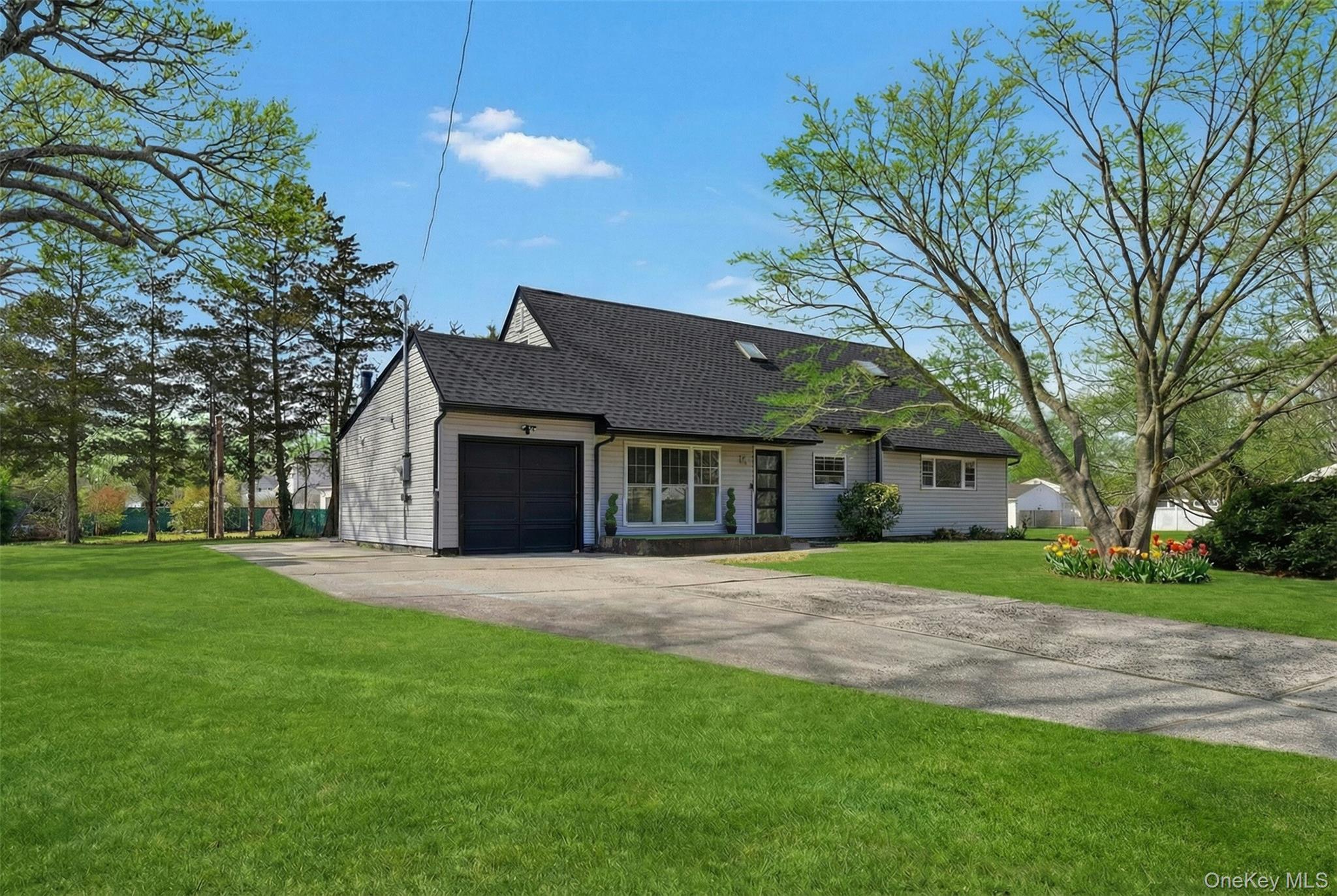 Single Family Pennaquid  Suffolk County, NY 11727, MLS-989598-2