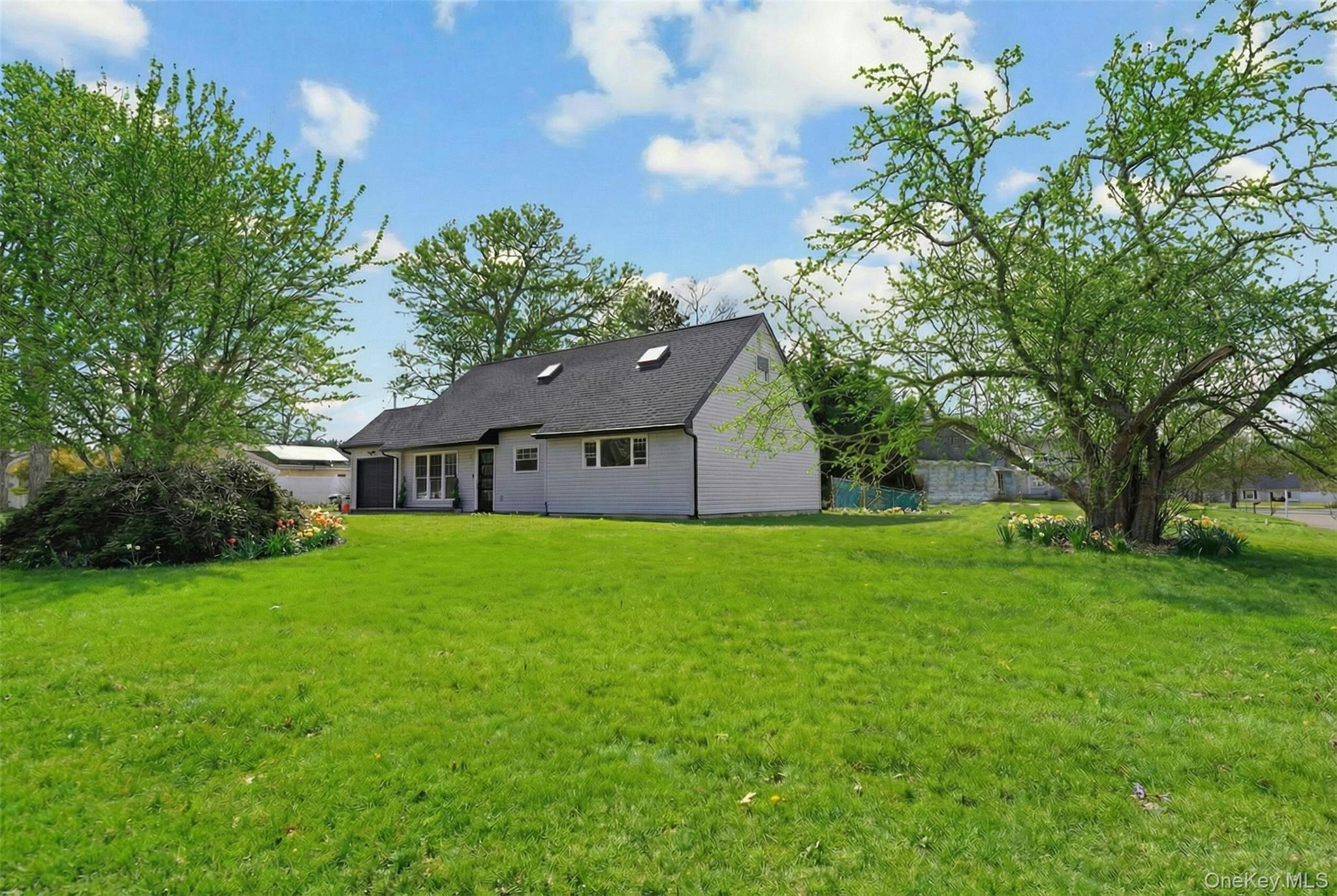 Single Family Pennaquid  Suffolk County, NY 11727, MLS-989598-3