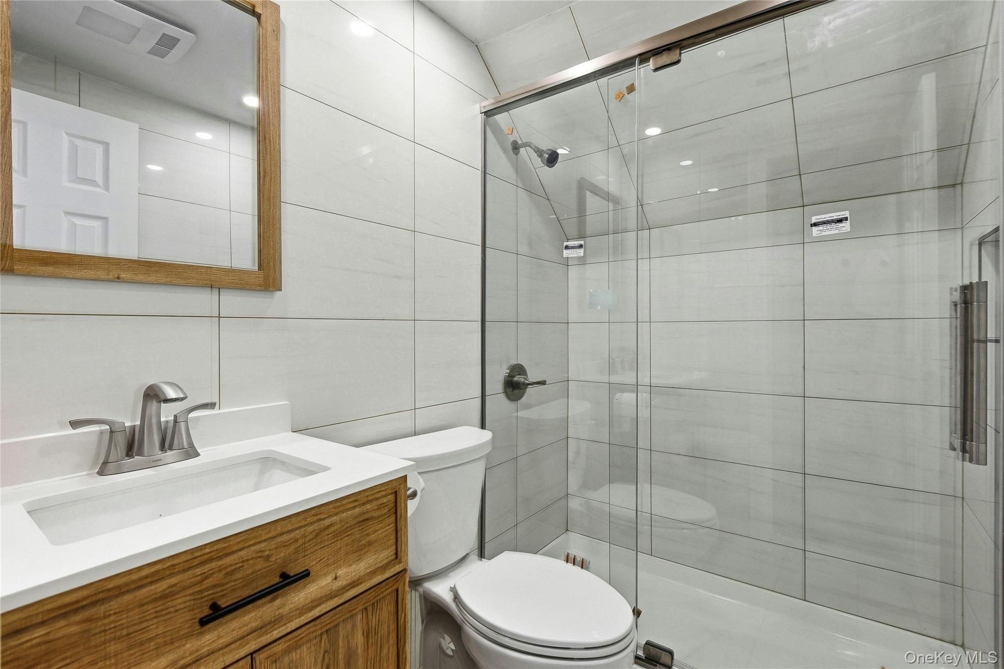 Single Family Pennaquid  Suffolk County, NY 11727, MLS-989598-31