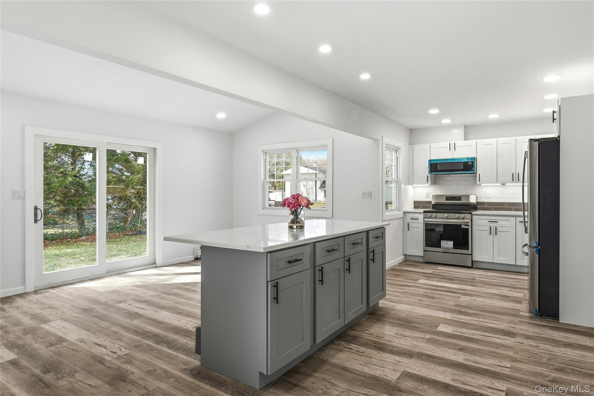 Single Family Pennaquid  Suffolk County, NY 11727, MLS-989598-6