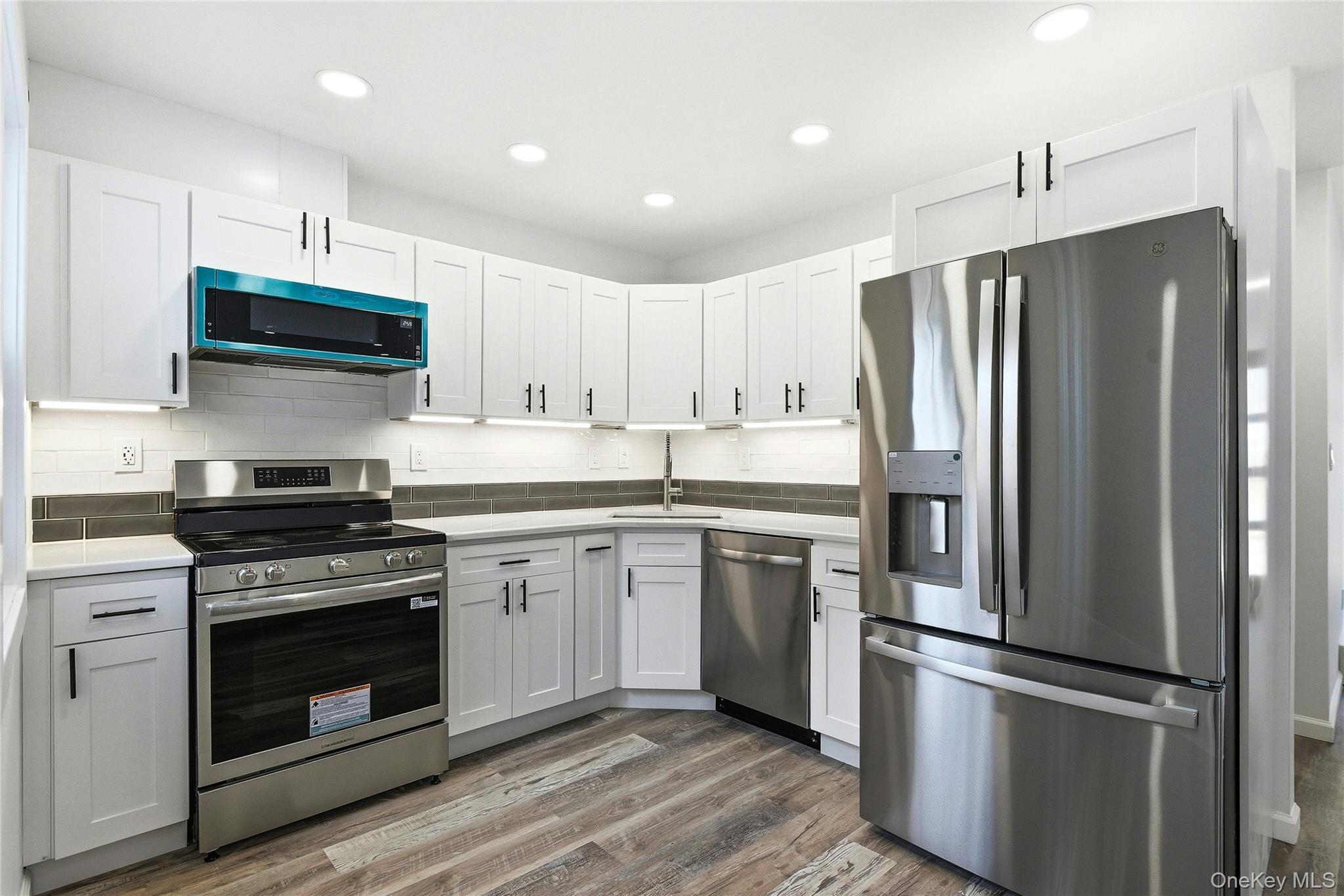 Single Family Pennaquid  Suffolk County, NY 11727, MLS-989598-7