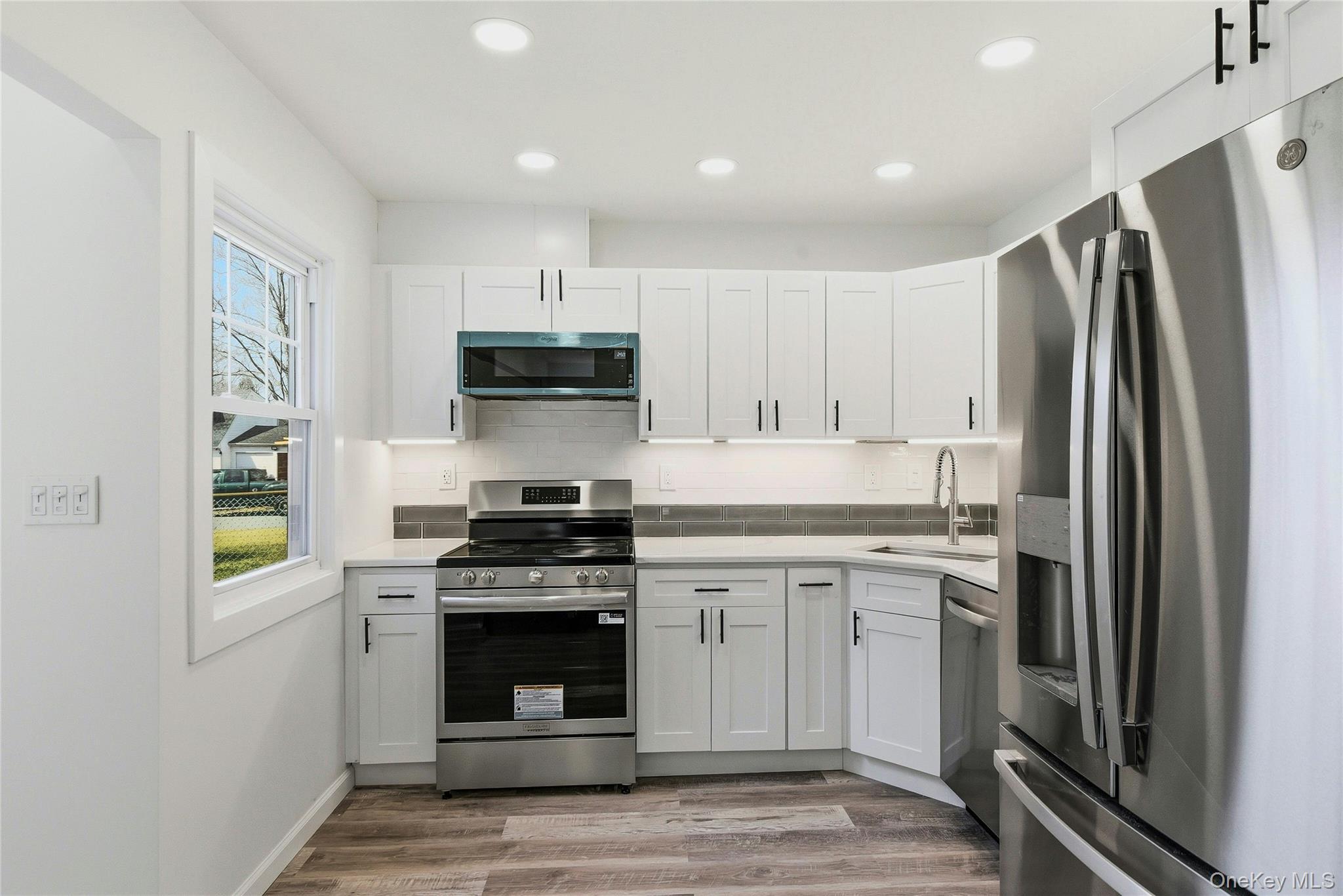 Single Family Pennaquid  Suffolk County, NY 11727, MLS-989598-8