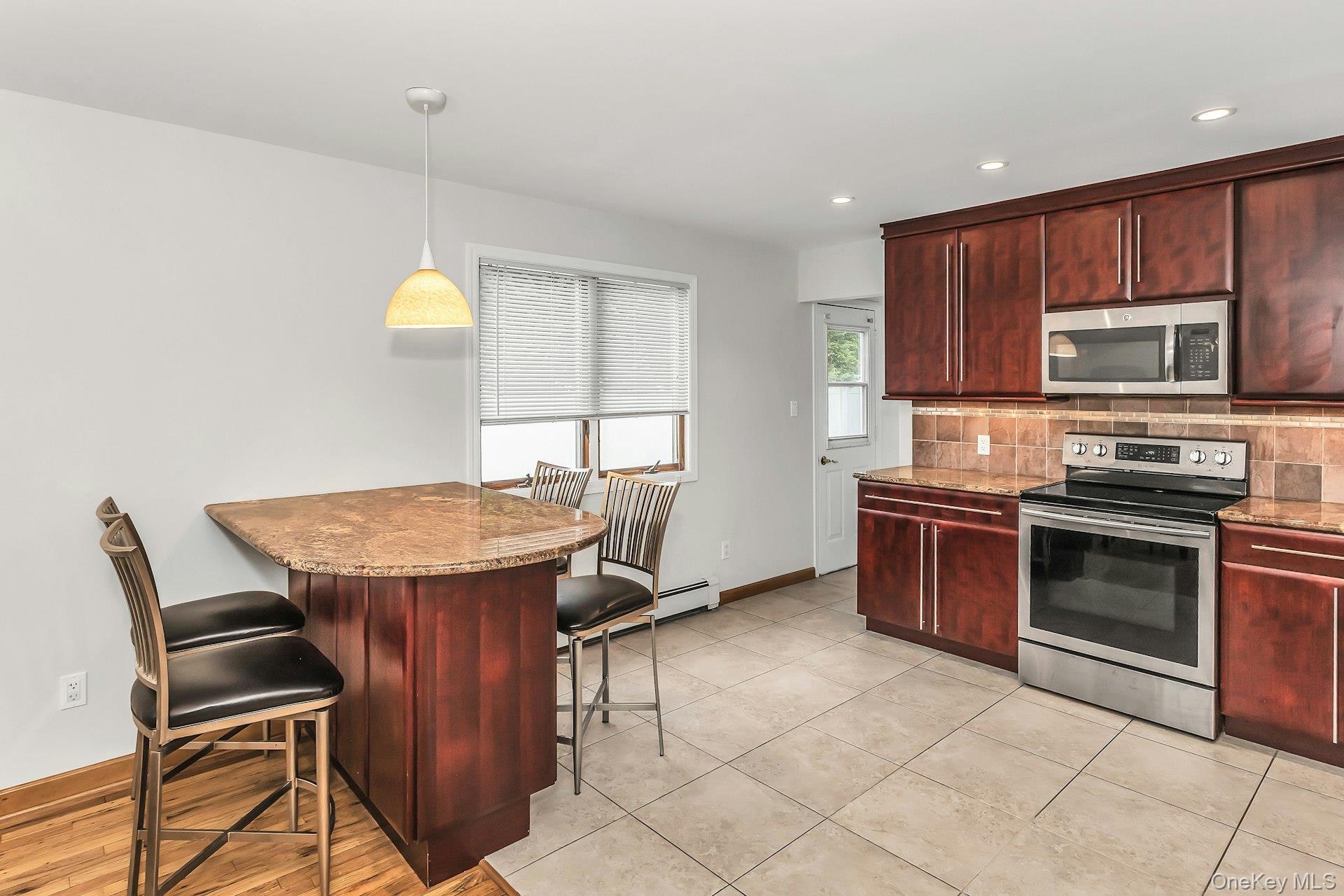 Single Family Primrose  Suffolk County, NY 11754, MLS-989658-4