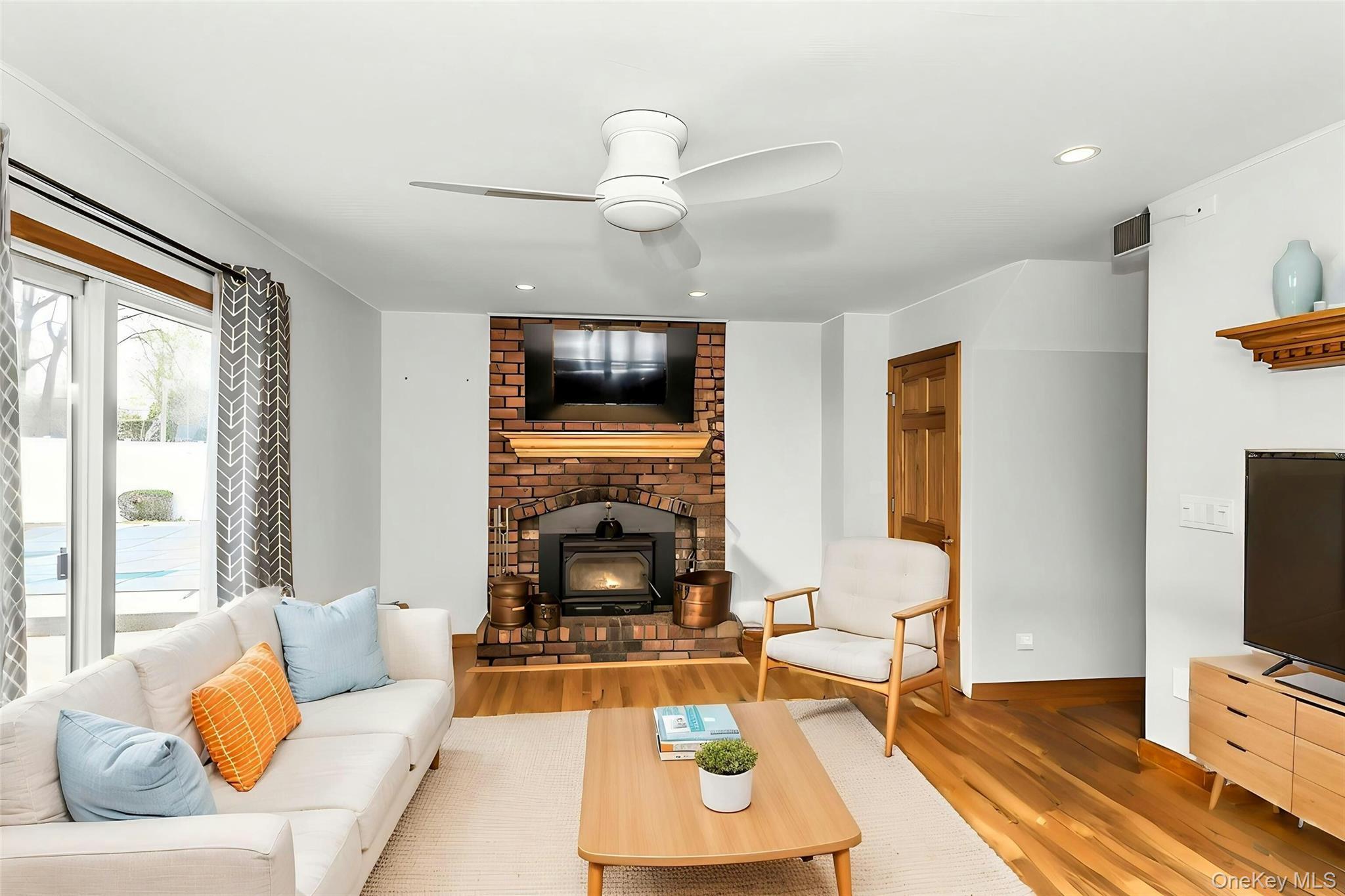 Single Family Primrose  Suffolk County, NY 11754, MLS-989658-8