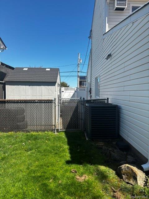 Single Family Coolidge  Suffolk County, NY 11701, MLS-989722-27