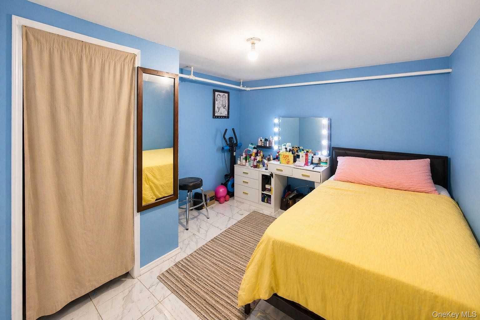 Single Family Cheshire Road Nassau County, NY 11714, MLS-989728-22