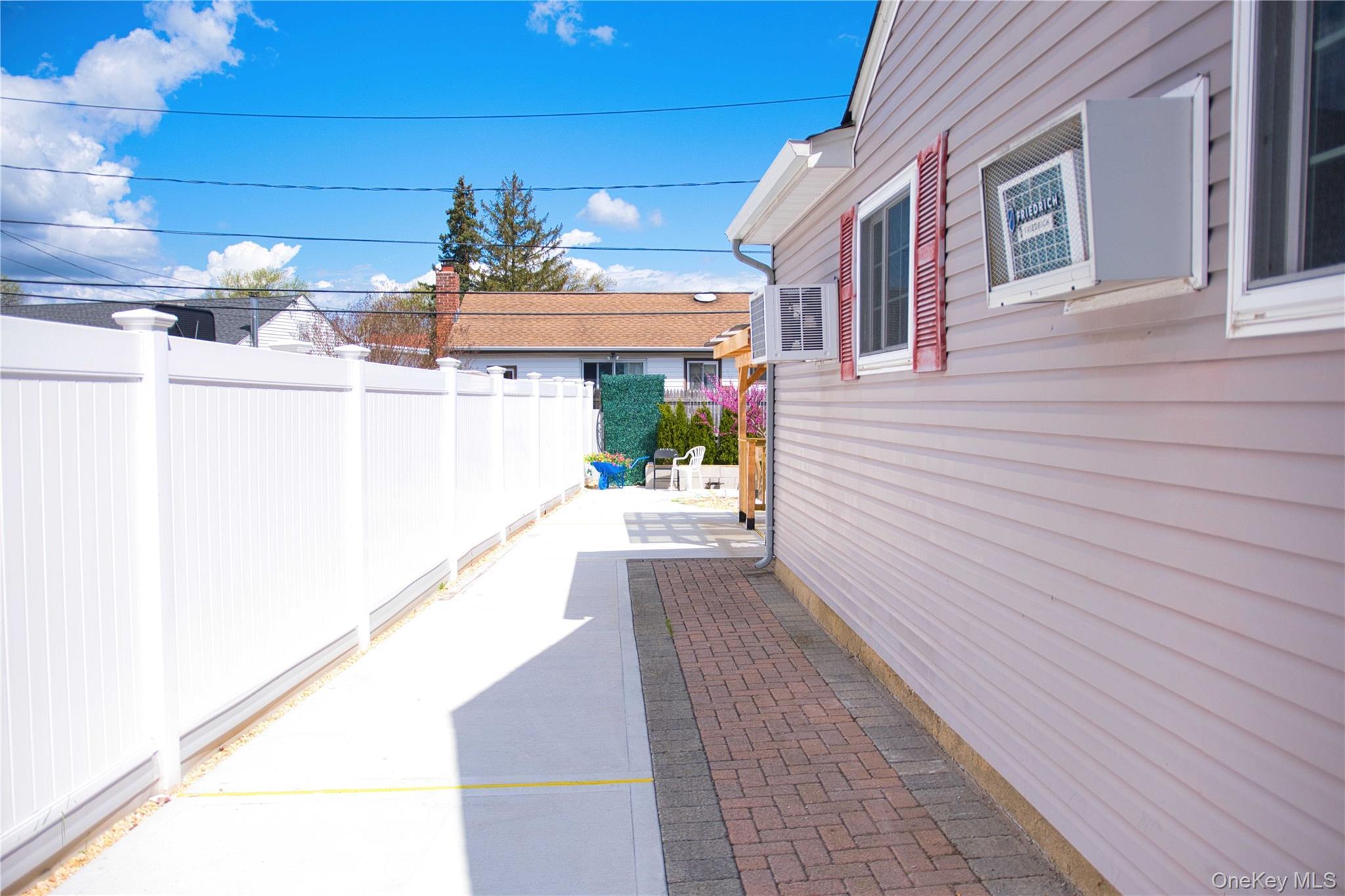 Single Family Cheshire Road Nassau County, NY 11714, MLS-989728-4