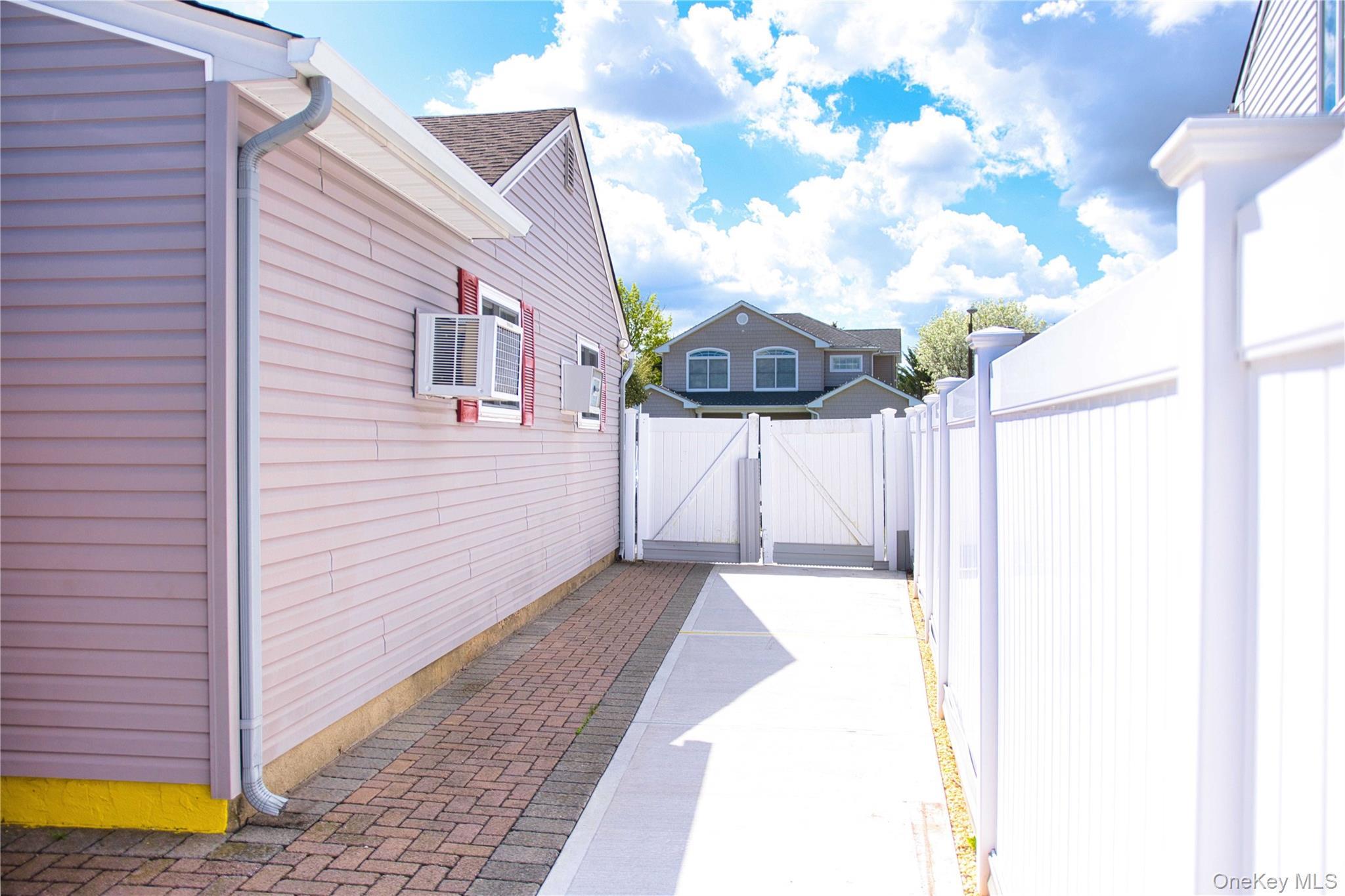 Single Family Cheshire Road Nassau County, NY 11714, MLS-989728-5
